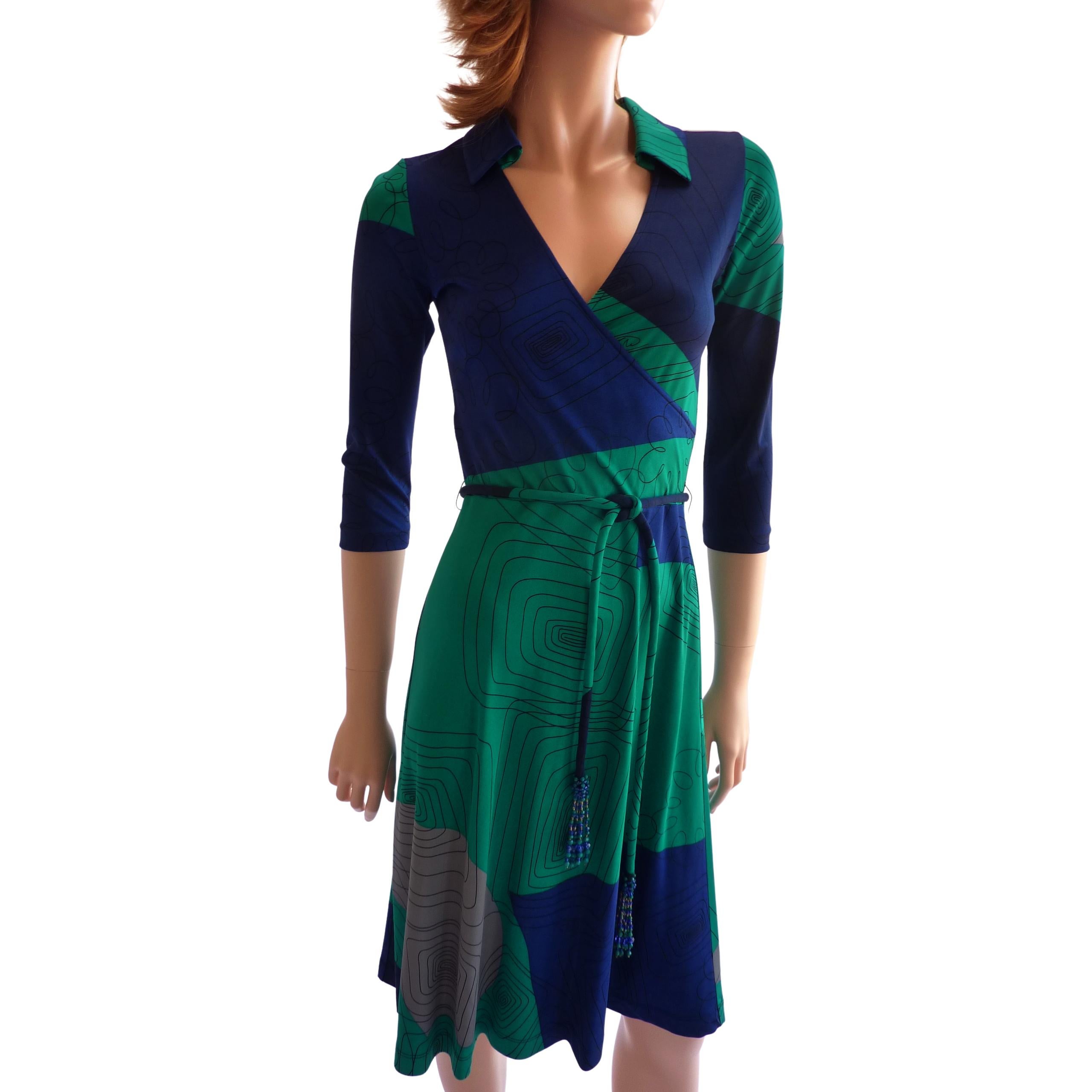 Mock wrap shirt-collar dress with A-line skirt and 3/4 sleeves.
Original fine line black scribbles on blue jade gray and navy ground from Flora Kung.
Detachable cord belt with blue beads–can be switched to a day belt for a more casual
