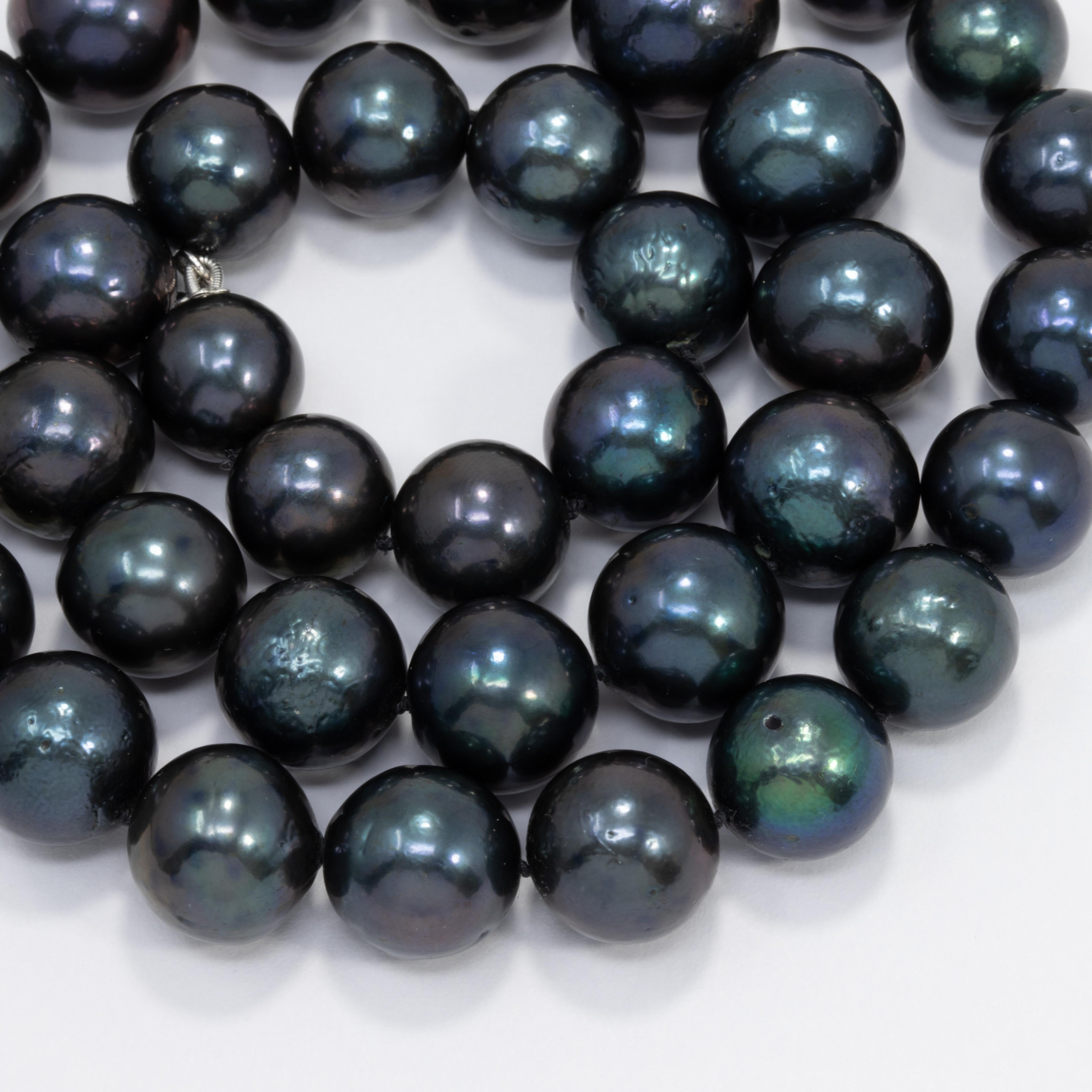 green tahitian pearl necklace