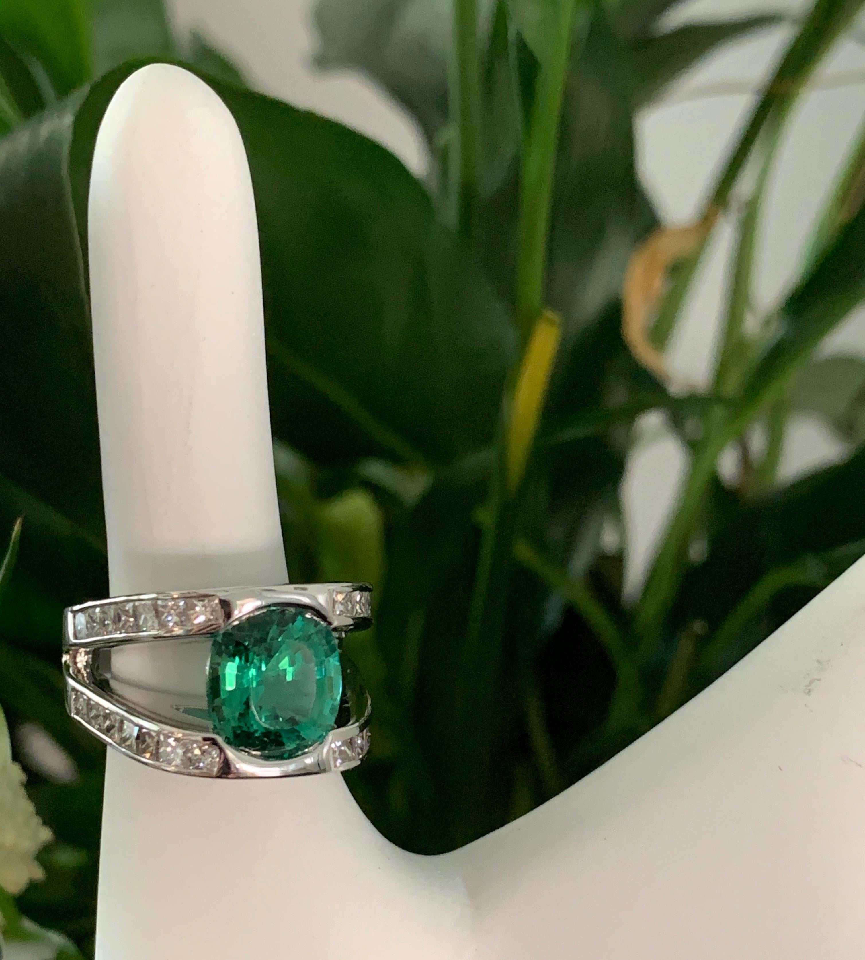 Blue Green Tourmaline 3.5 Carat and Diamond Ring in 18 Karat White Gold In New Condition In Tucson, AZ