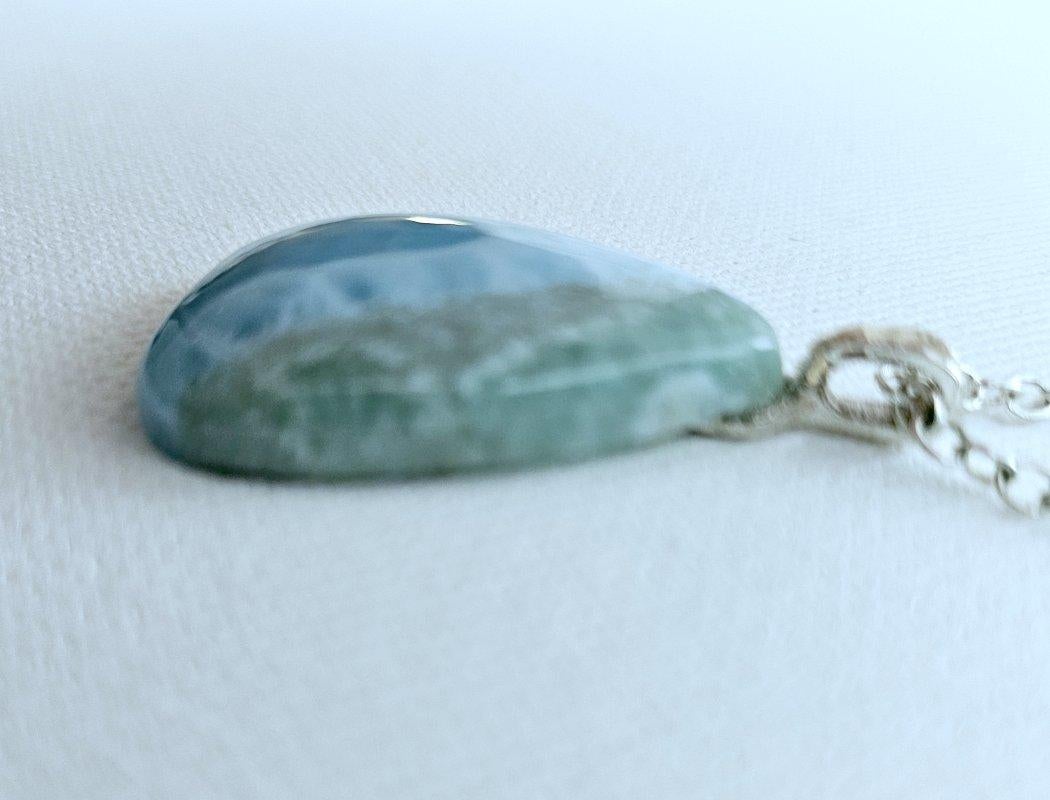 Blue, Green, & White Semiprecious Stone Pendant Necklace Otro en venta