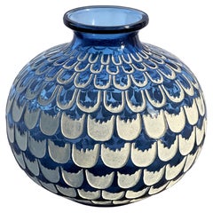 Vase Grenade bleu de Rene His, Lalique
