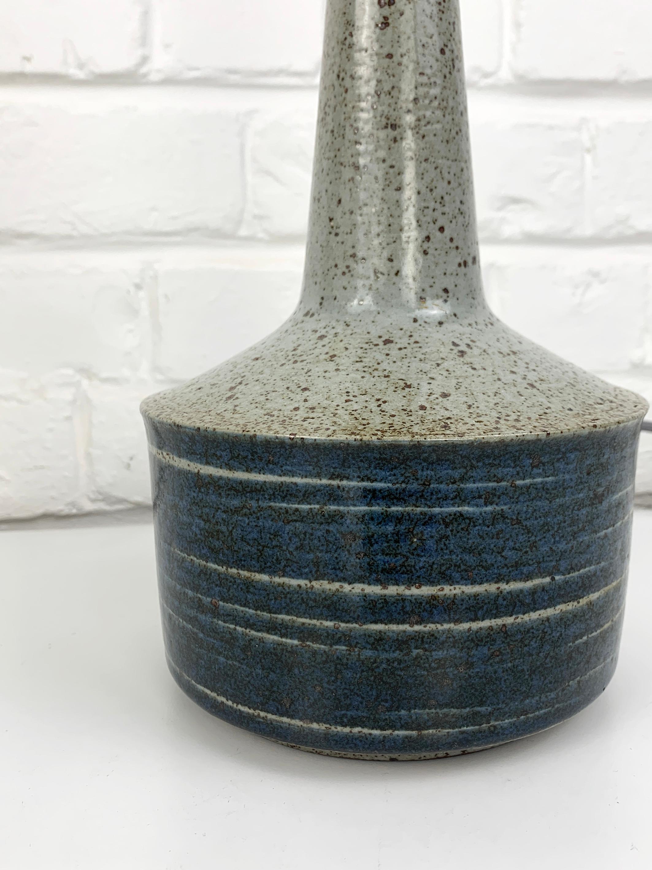 Blau-graue Keramik-Tischlampe Palshus Dänemark Steingut Linnemann-Schmidt im Angebot 3