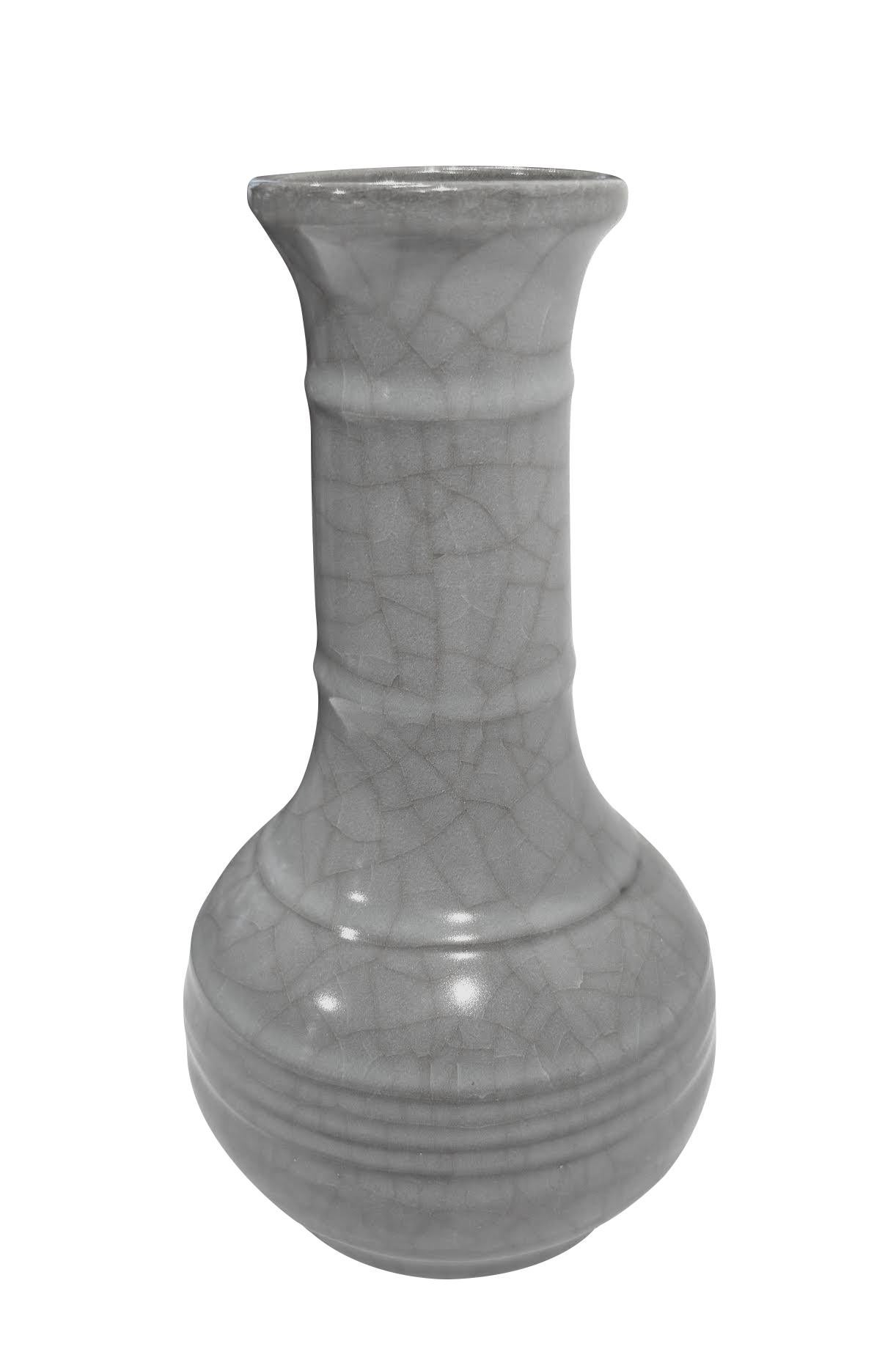 Vaso cinese contemporaneo smaltato in blu/grigio crepla.
Collo a imbuto a coste.
Fa parte di un'ampia collezione di vasi blu/grigio smaltati a crepe.