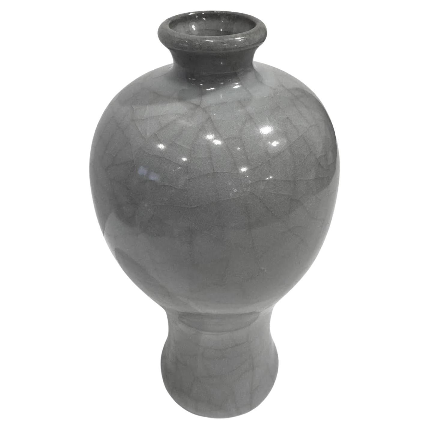 Vaso a forma di tulipano con smalto craquelé blu/grigio, Cina, Contemporaneo