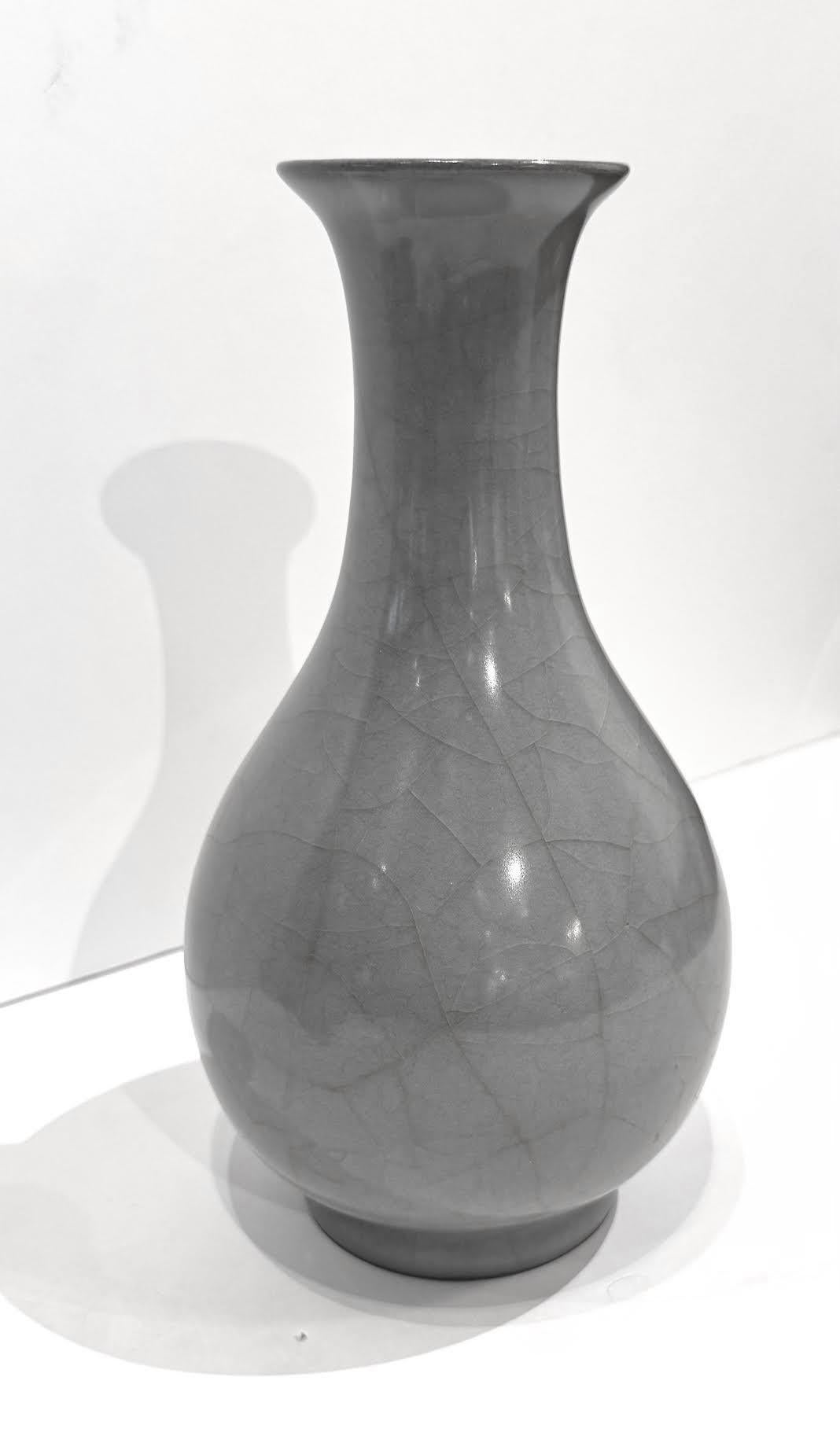 Cinese Vaso di forma classica smaltato a crepe blu/grigio, Cina, Contemporaneo in vendita