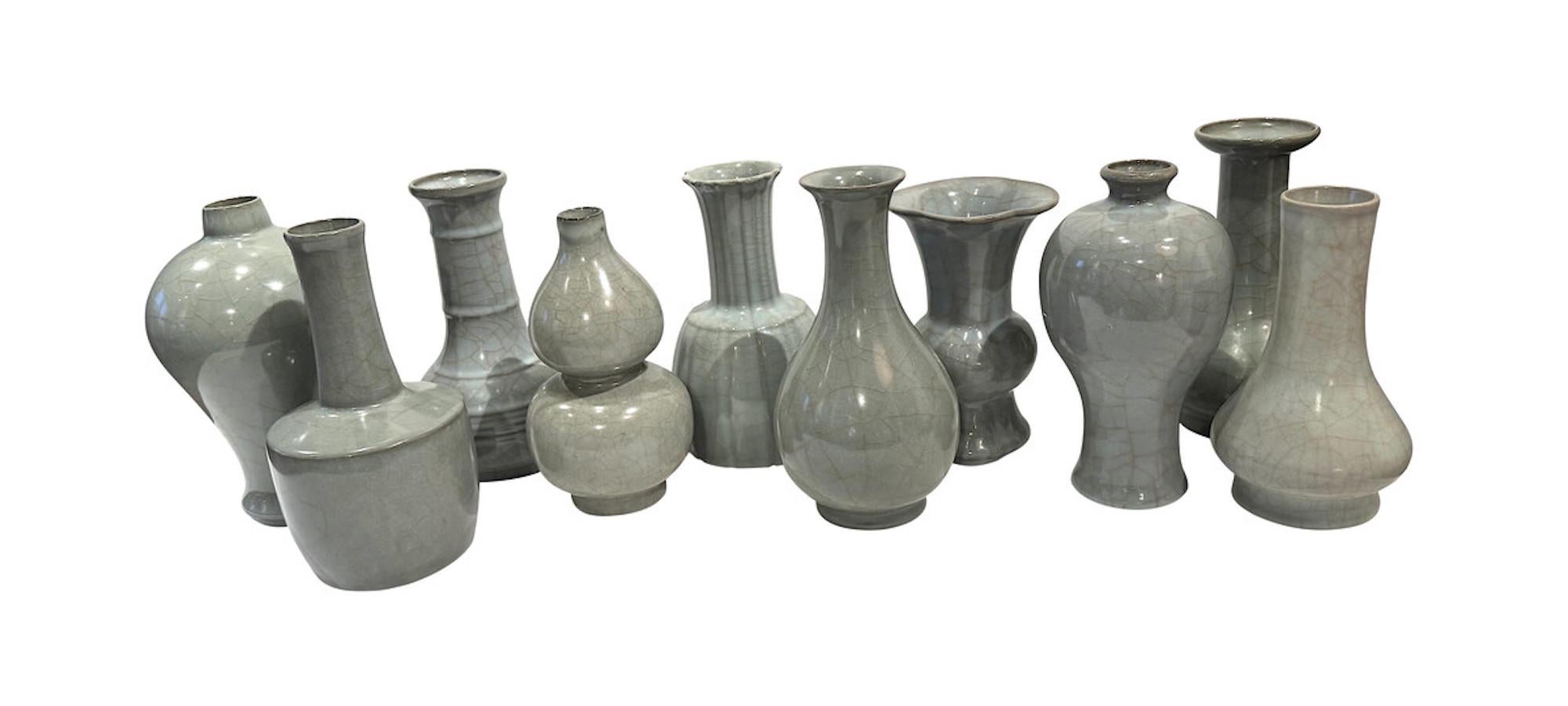 XXI secolo e contemporaneo Vaso di forma classica smaltato a crepe blu/grigio, Cina, Contemporaneo in vendita