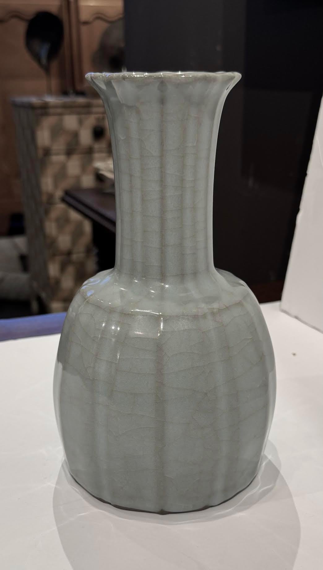 Cinese Vaso blu/grigio smaltato a scanalature, fondo variegato, Cina, Contemporaneo in vendita