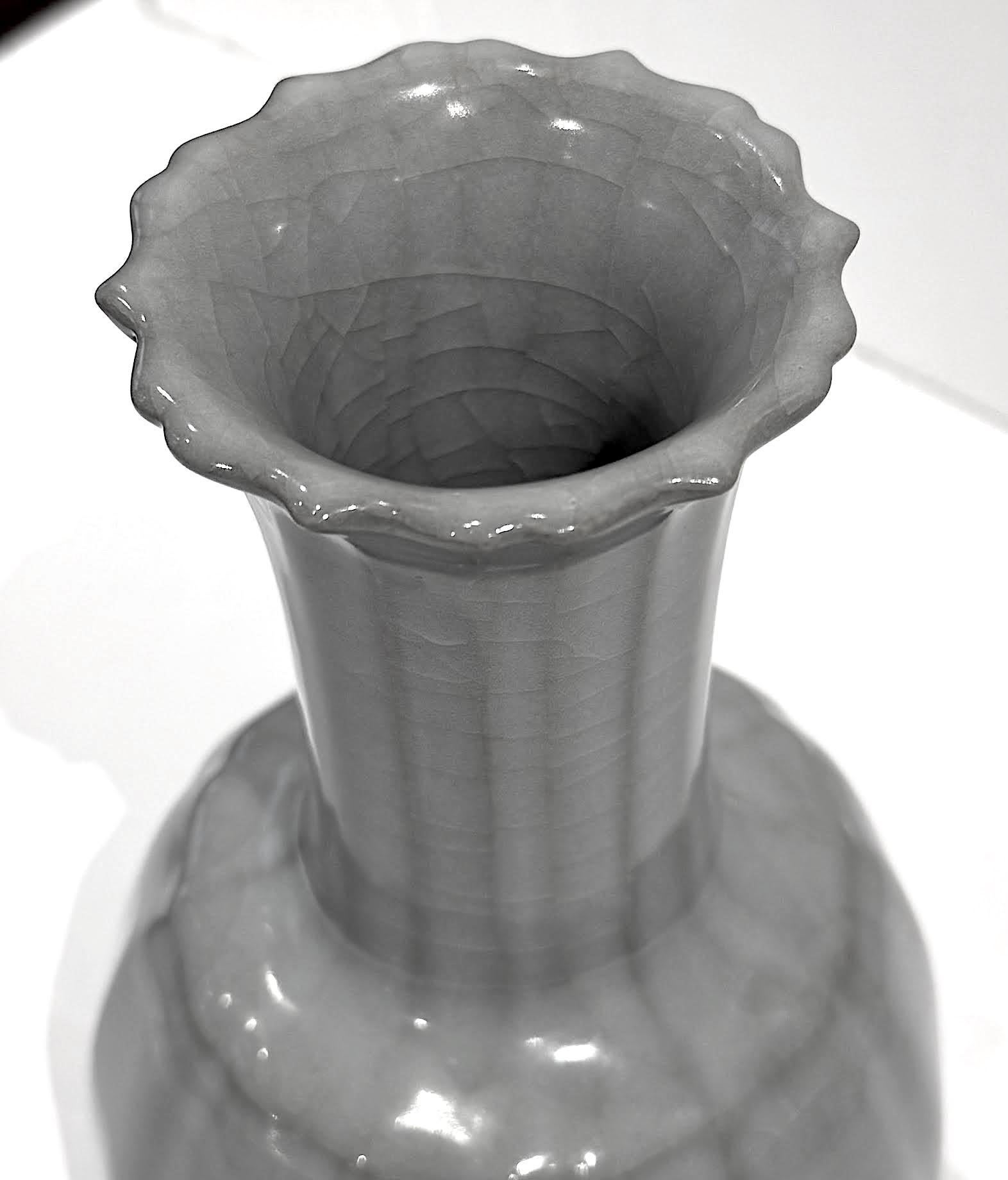 Vaso blu/grigio smaltato a scanalature, fondo variegato, Cina, Contemporaneo In condizioni Nuovo in vendita a New York, NY