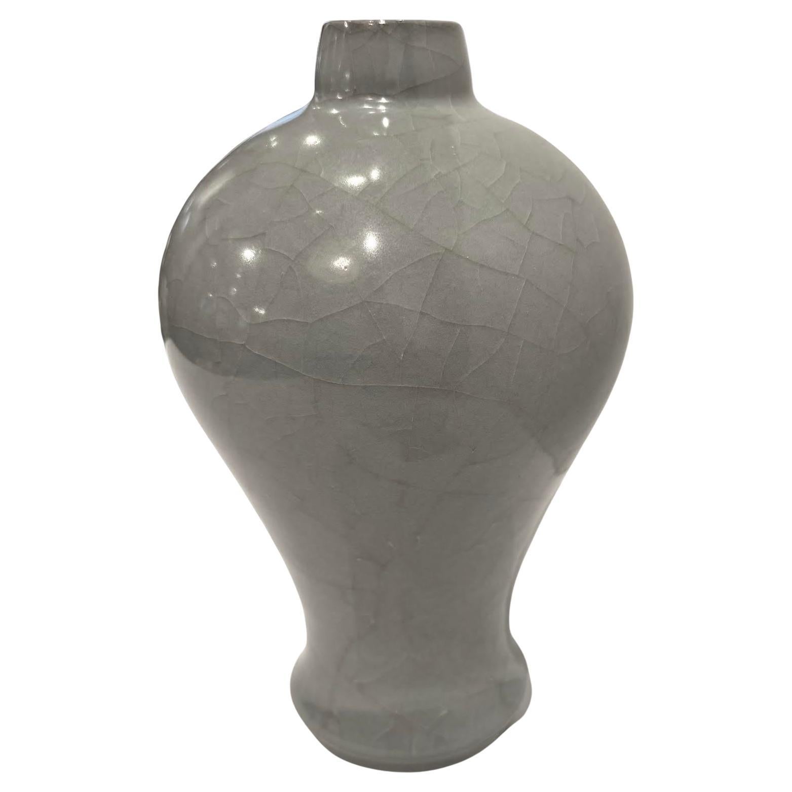 Vaso con apertura a becco piccolo smaltato blu/grigio, Cina, Contemporaneo