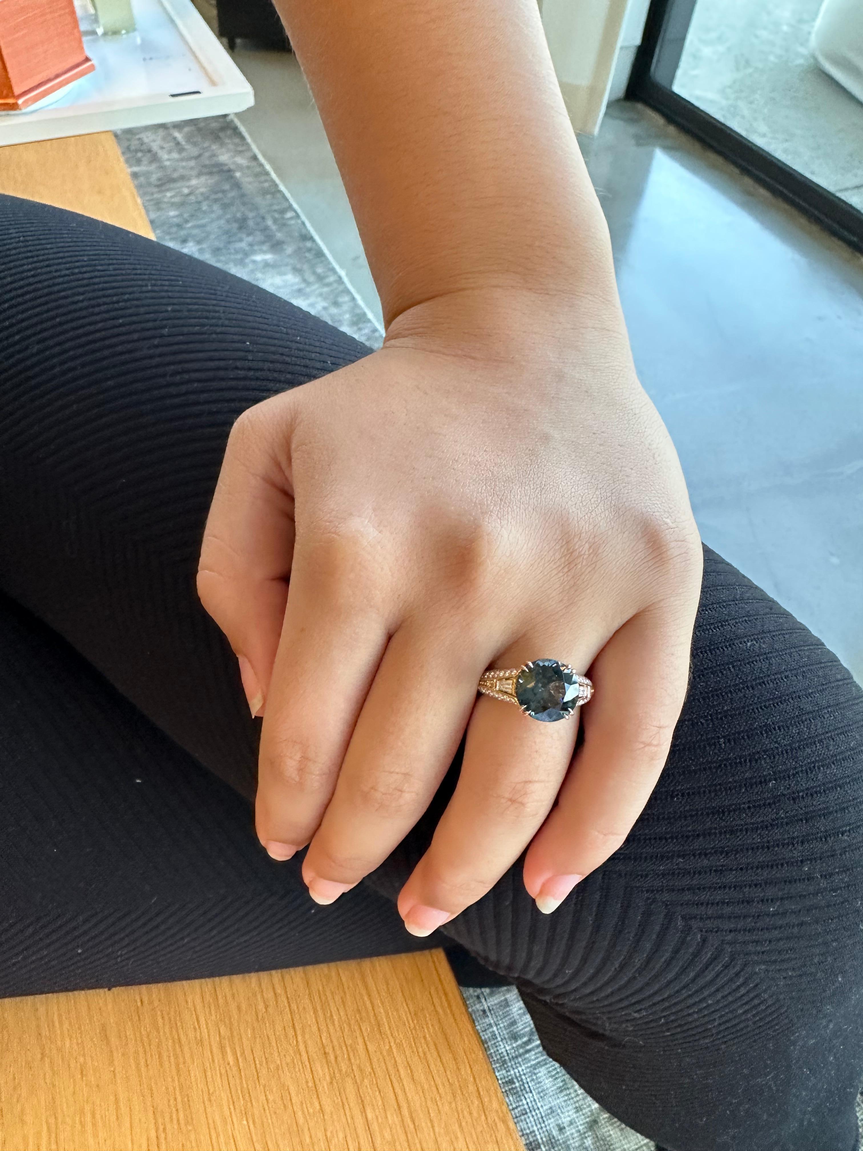 Blue Grey Spinel Ring 5.30 Carat Round In New Condition For Sale In Beverly Hills, CA