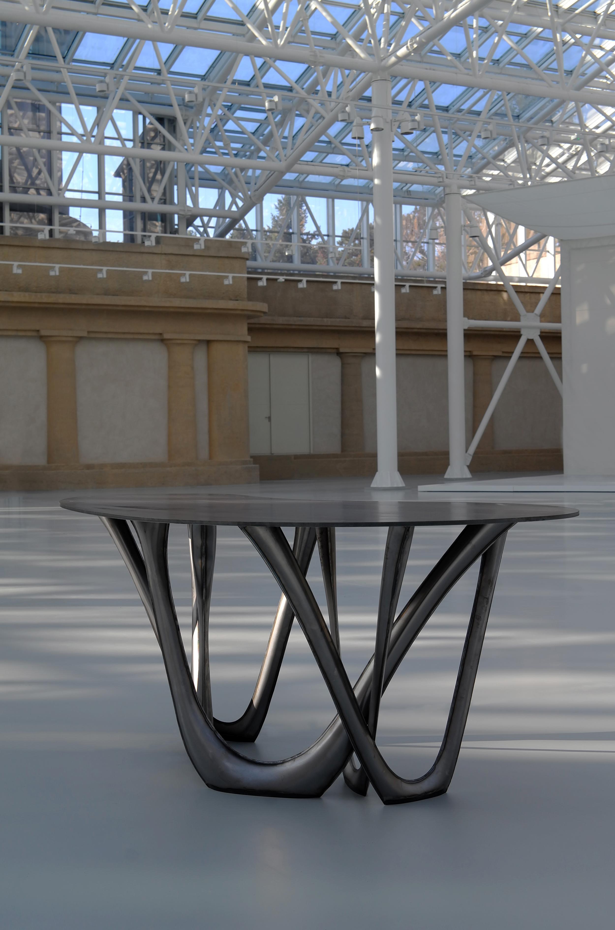 Skulpturaler G-Table aus blau-grauem Stahl von Zieta (21. Jahrhundert und zeitgenössisch) im Angebot