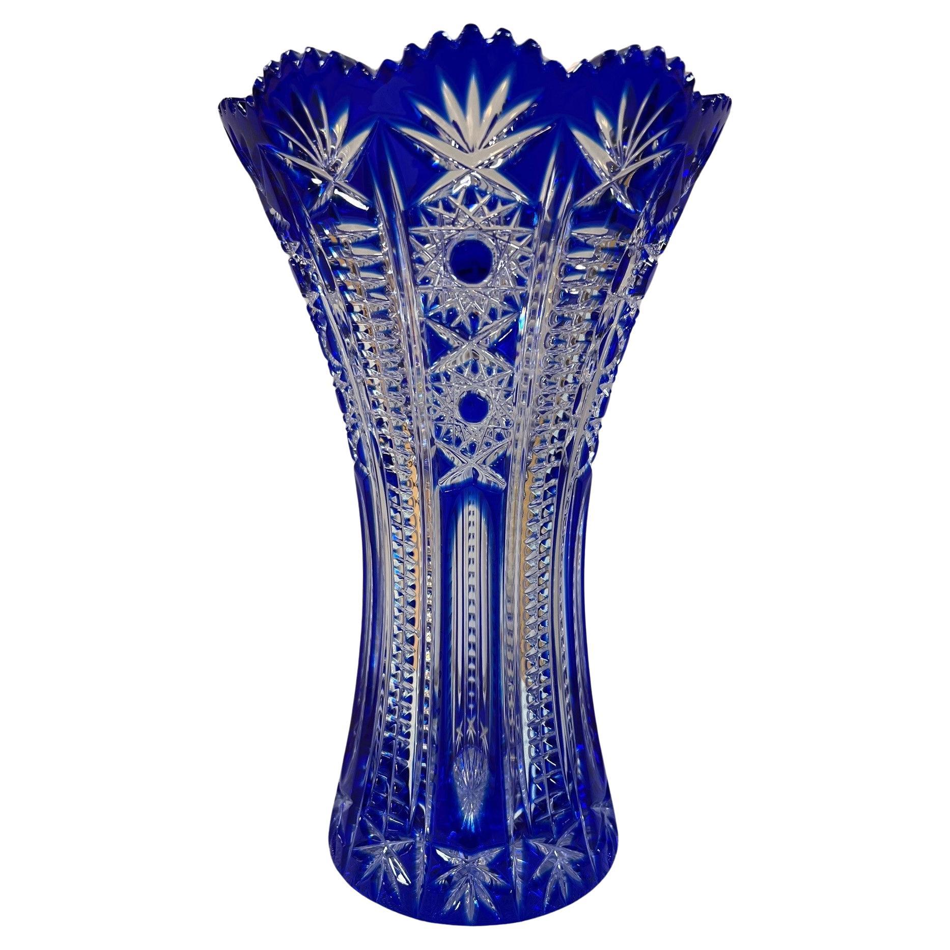 Vase en cristal bleu taillé à la main par Caesar Crystal Bohemiae Co. République tchèque