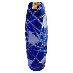 Jarrón azul de cristal de plomo tallado a mano de Caesar Crystal Bohemiae Co. República Checa