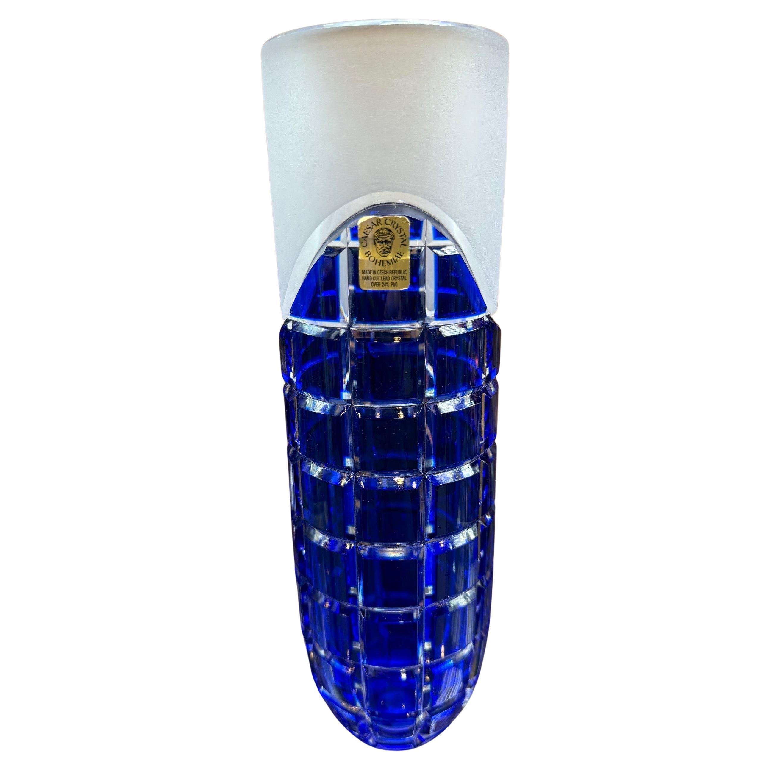 Vase en cristal bleu taillé à la main par Caesar Crystal Bohemiae Co. République tchèque