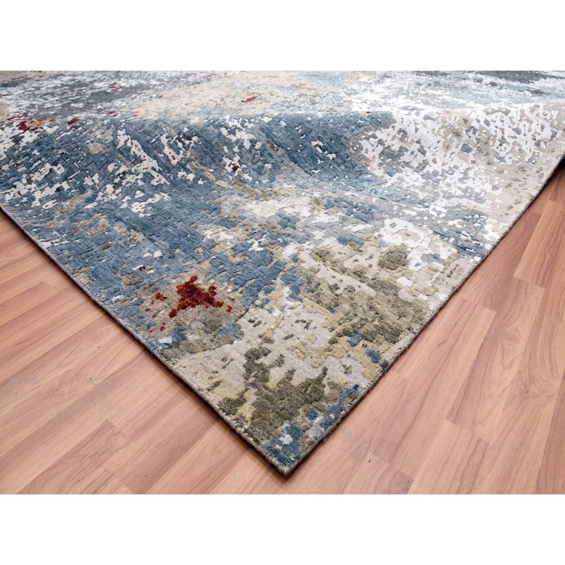 XXI secolo e contemporaneo Tappeto orientale blu annodato a mano con design astratto e nodo persiano, interamente in lana, di dimensioni eccessive in vendita