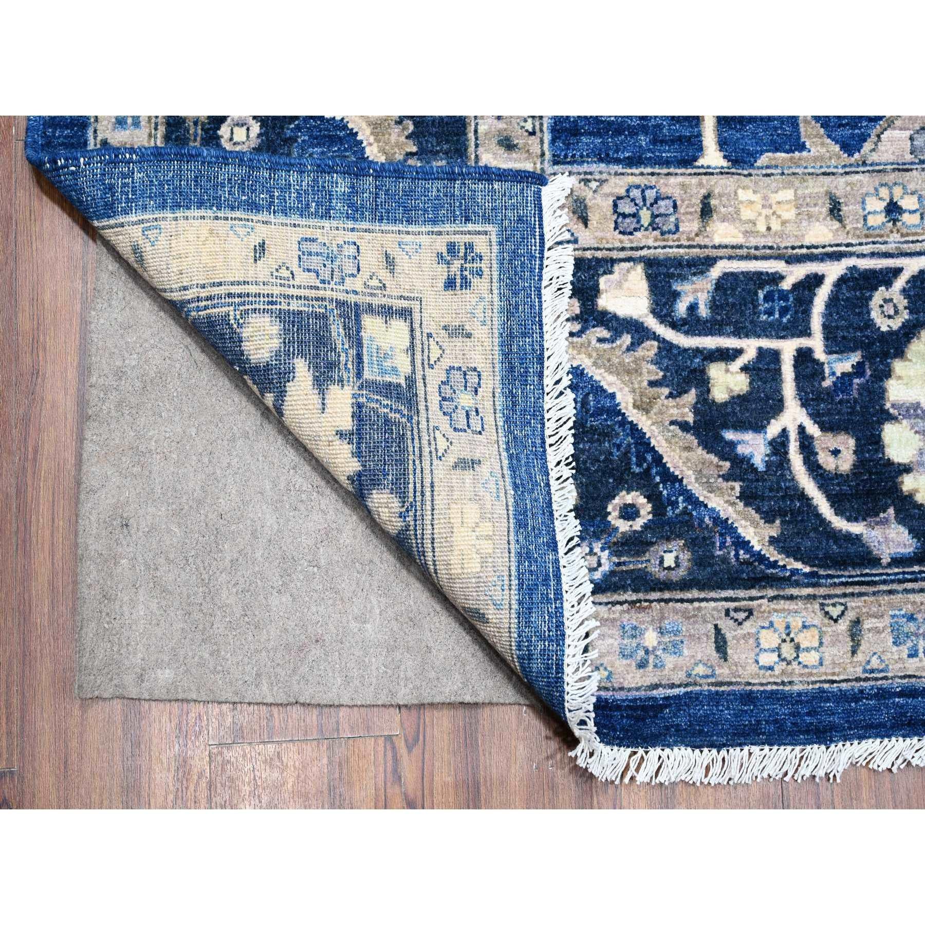 Blauer handgeknüpfter orientalischer Teppich aus feiner Wolle in Peshawar Heris Design 8'11