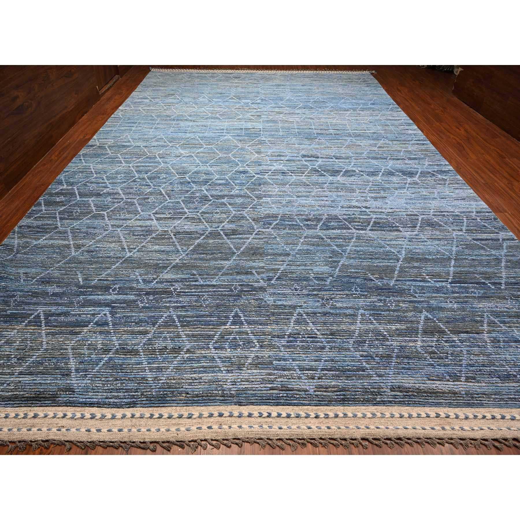 Esta fabulosa alfombra anudada a mano ha sido creada y diseñada para ofrecer mayor resistencia y durabilidad. Esta alfombra ha sido elaborada a mano durante semanas con el método tradicional que se utiliza para hacer
Tamaño exacto de la alfombra en