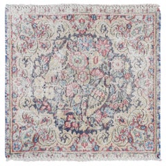 Tapis persan ancien noué à la main, motif de feuilles de Kerman et d'oiseaux 1'7"x1'7"
