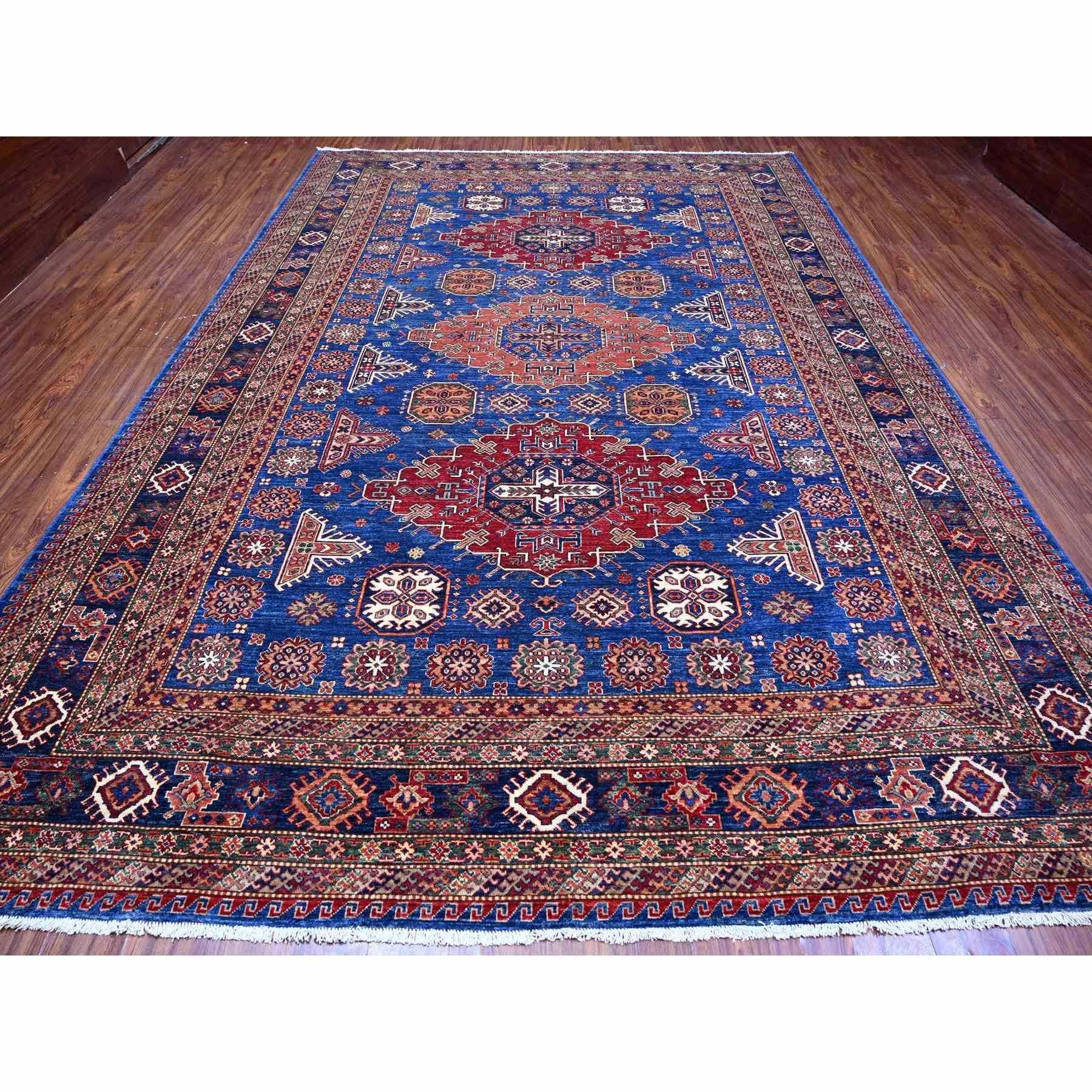 Ce fabuleux tapis noué à la main a été créé et conçu pour une résistance et une durabilité accrues. Ce tapis a été fabriqué à la main pendant des semaines selon la méthode traditionnelle qui est utilisée pour faire des
Taille exacte du tapis en