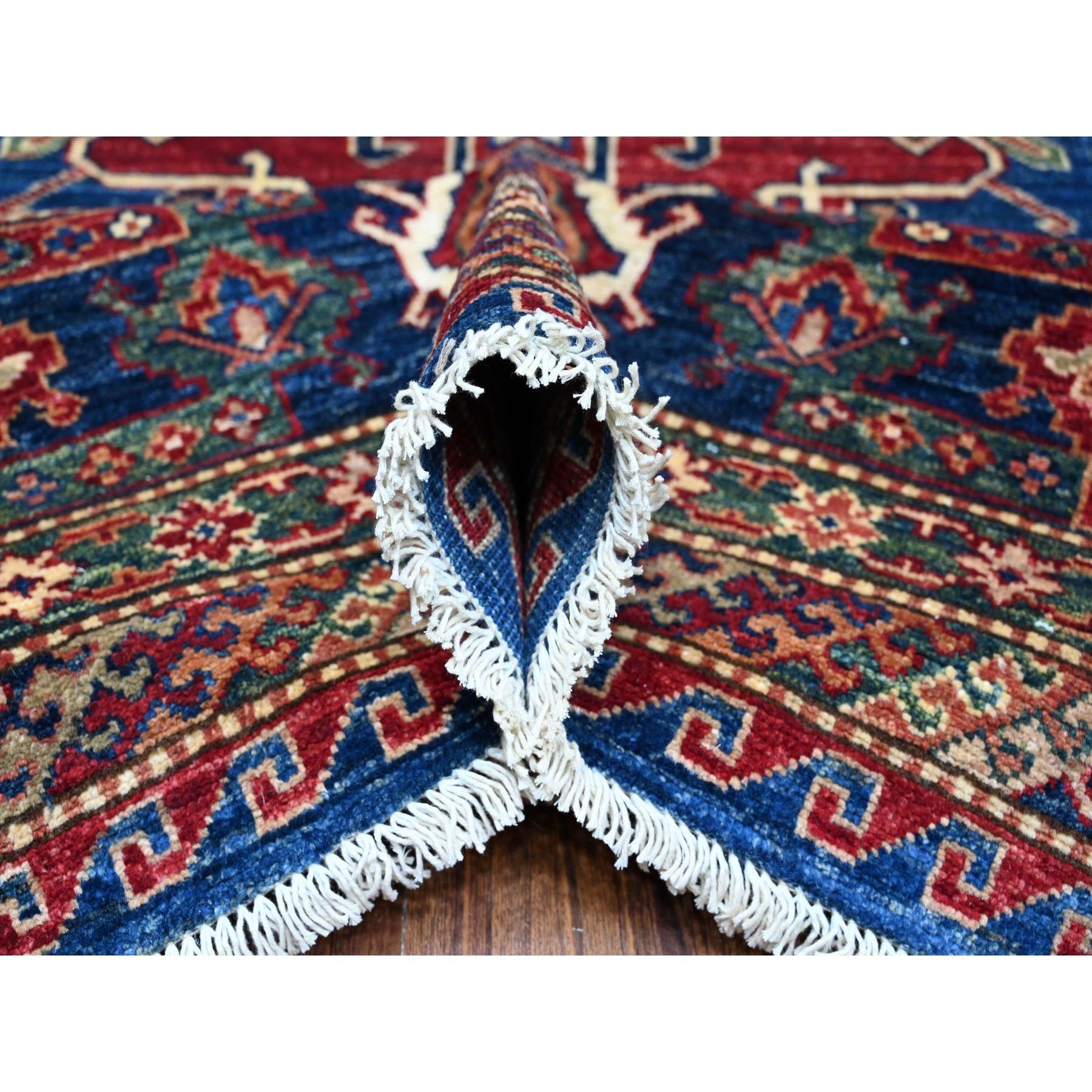 Noué à la main Tapis oriental bleu noué à la main avec triple médaillon Super Kazak 9'8