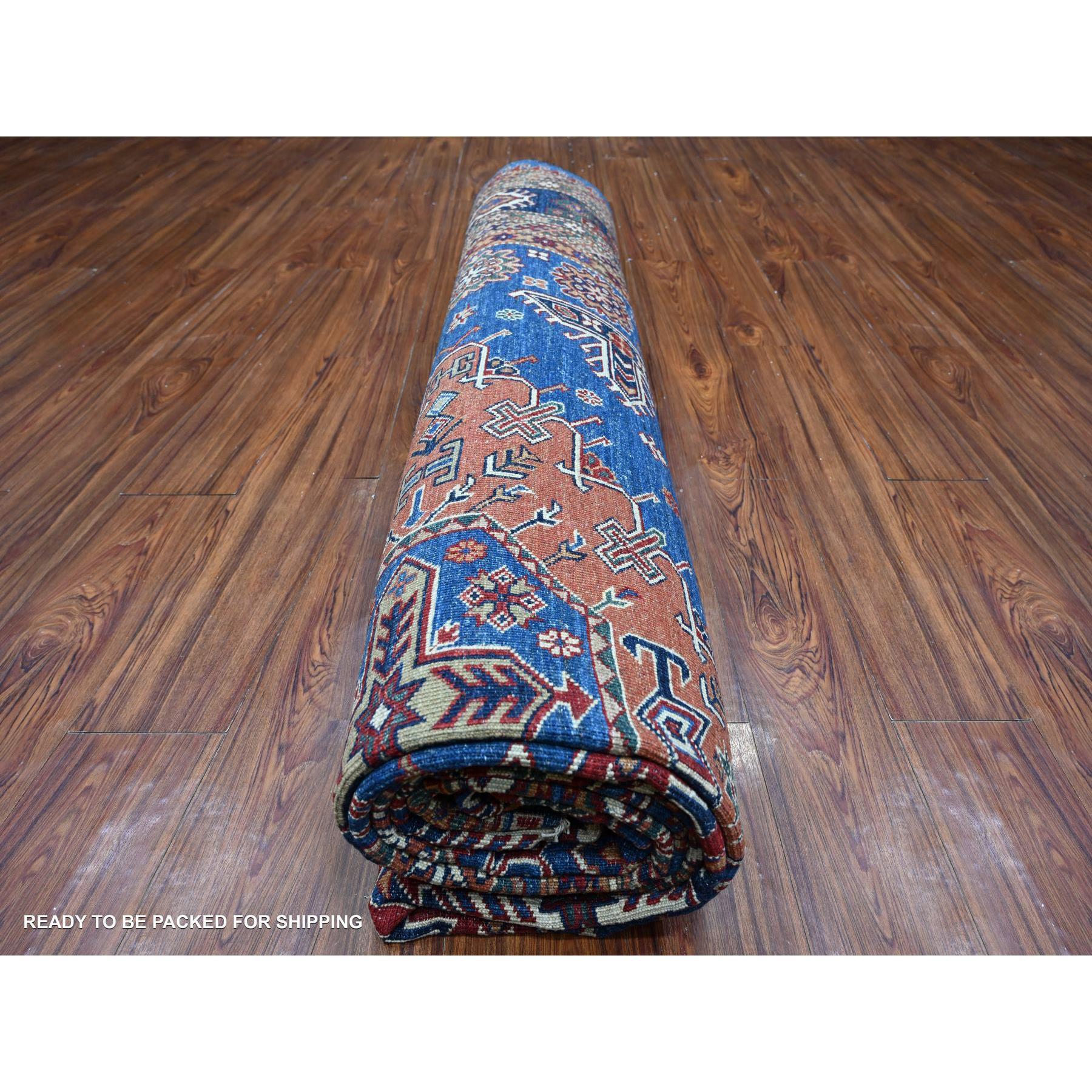 Tapis oriental bleu noué à la main avec triple médaillon Super Kazak 9'8