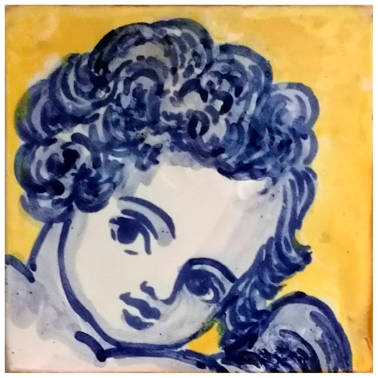 Tile ou Azulejo portugais baroque peint à la main en bleu représentant un chérubin ou un ange