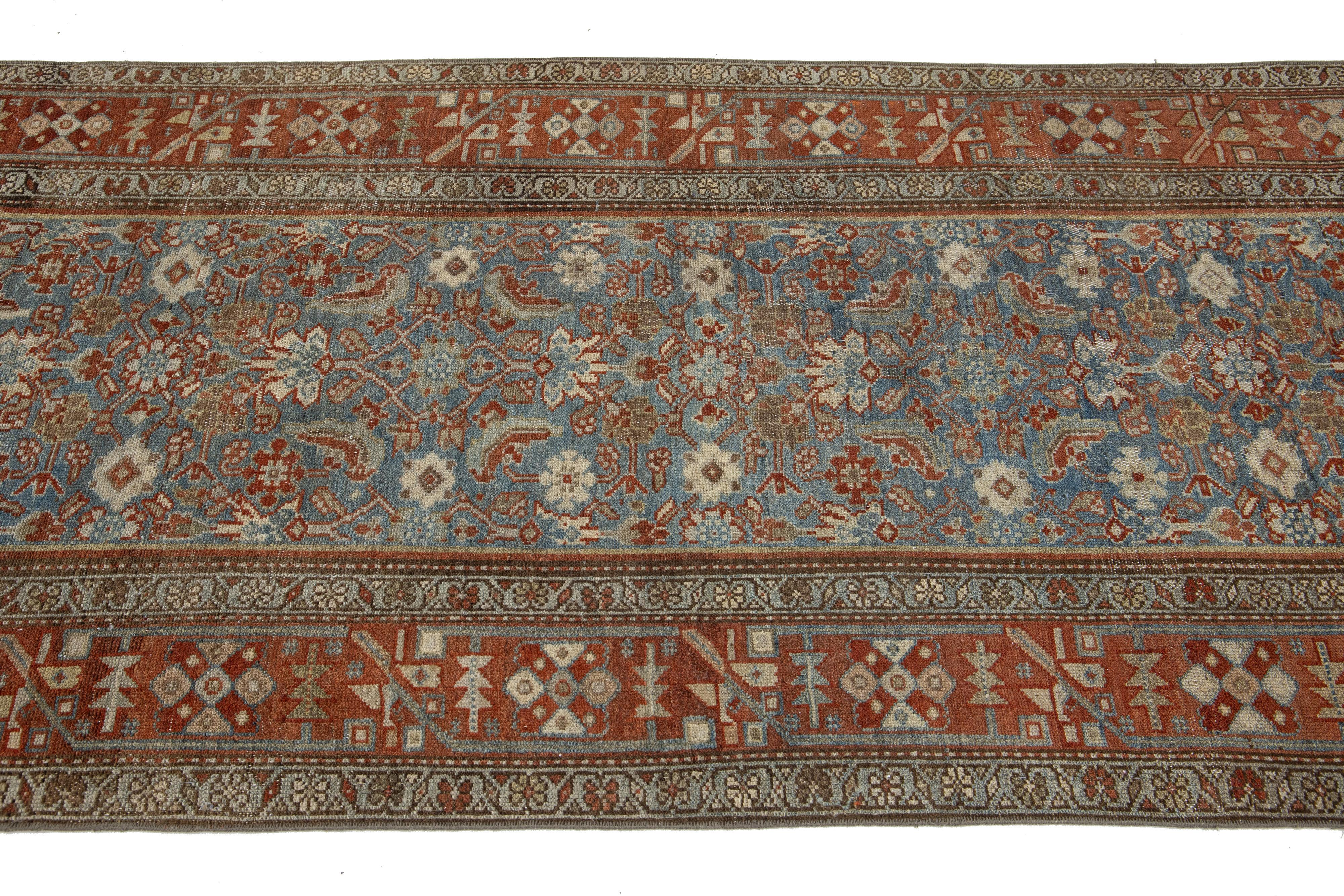 20ième siècle Tapis de couloir Malayer bleu ancien fait à la main avec motif sur toute la surface en vente