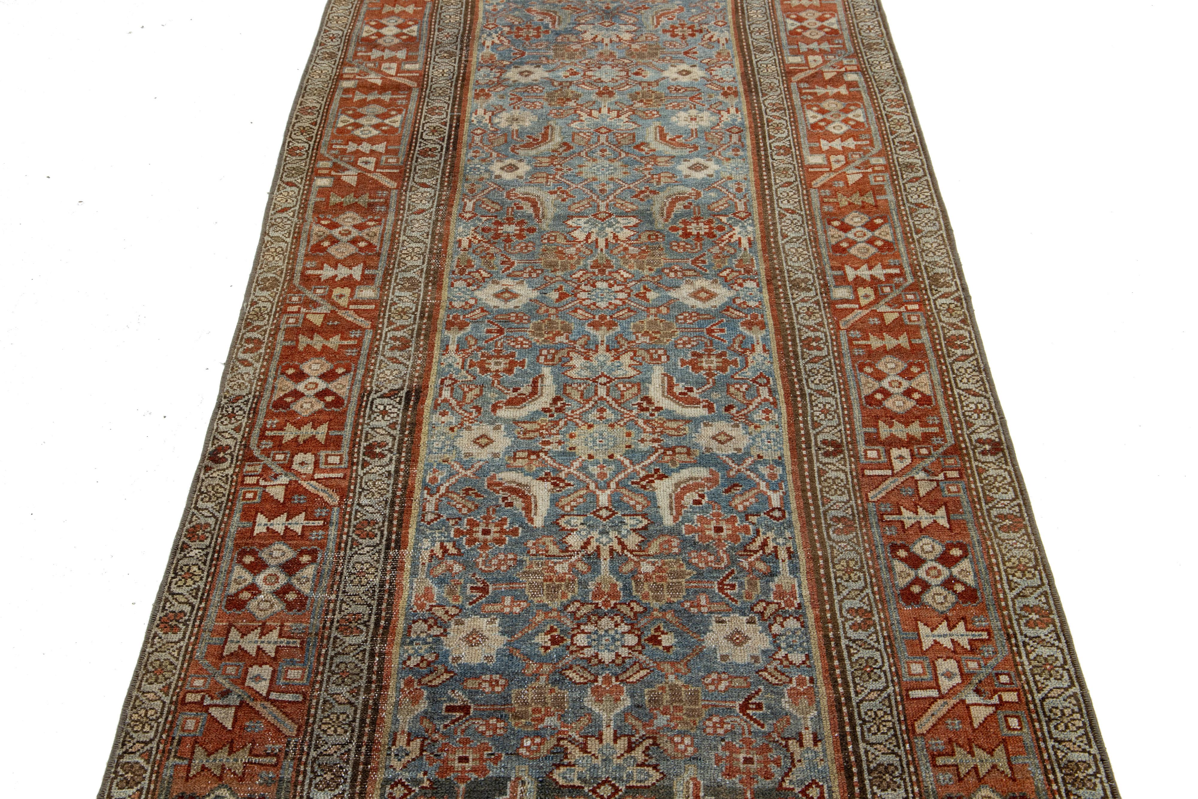Tapis de couloir Malayer bleu ancien fait à la main avec motif sur toute la surface en vente 1