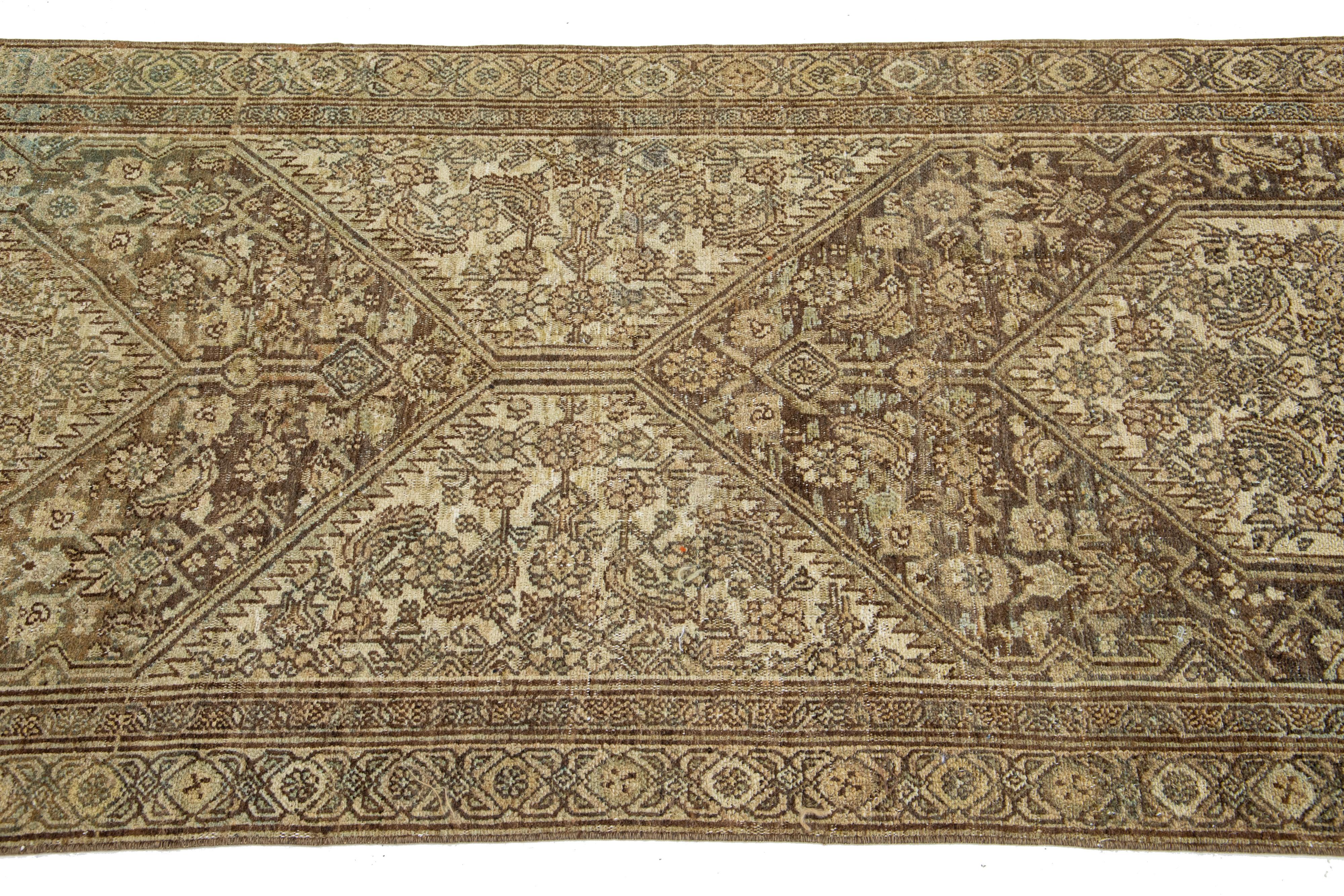 Blauer handgefertigter antiker Malayer-Woll-Läufer mit Medaillon-Motiv (Handgeknüpft) im Angebot