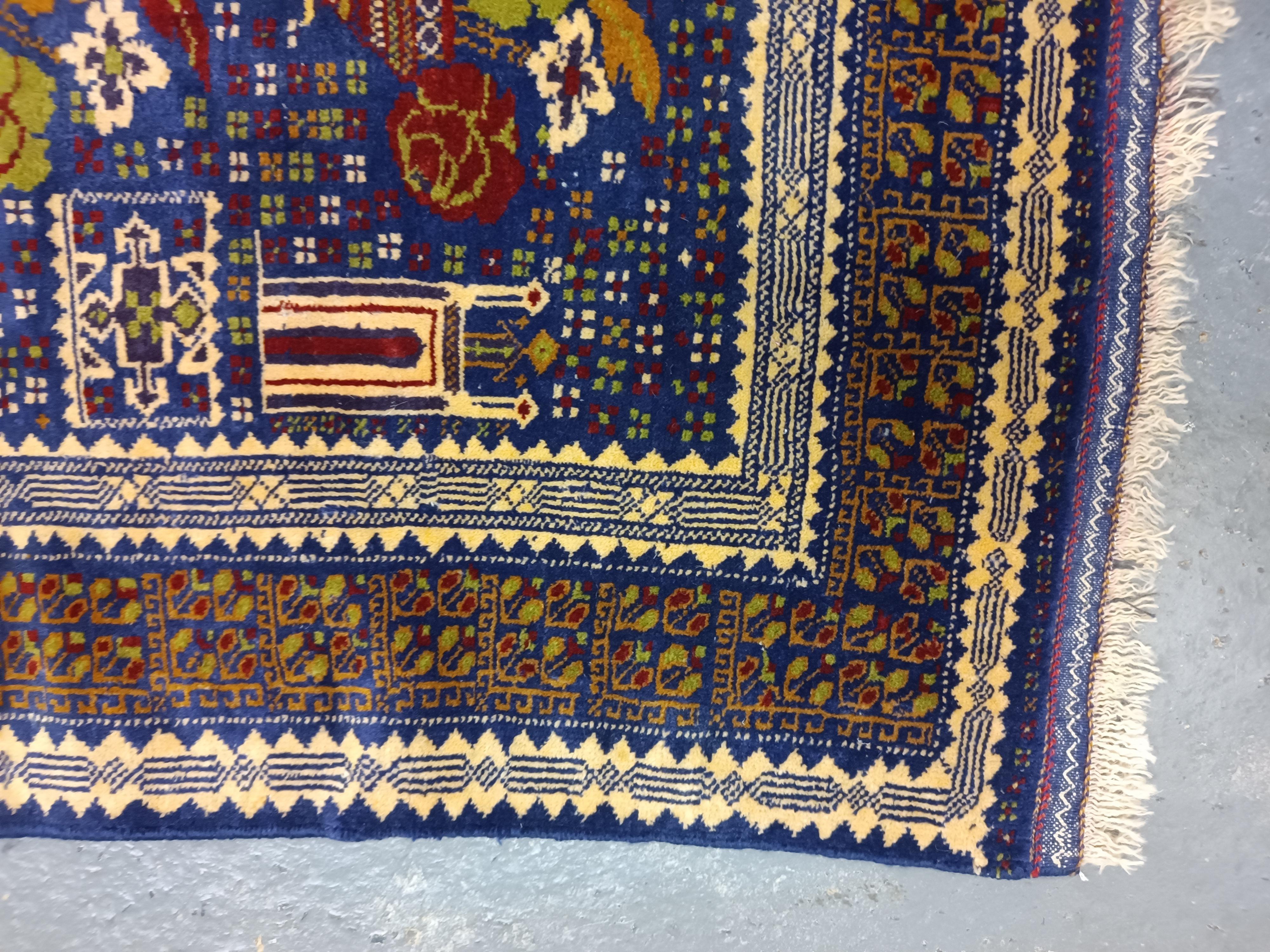 Blauer handgefertigter Balouch-Teppich Balouch-Teppich, persischer rustikaler Vintage-Teppich mit Tiermuster im Angebot 6