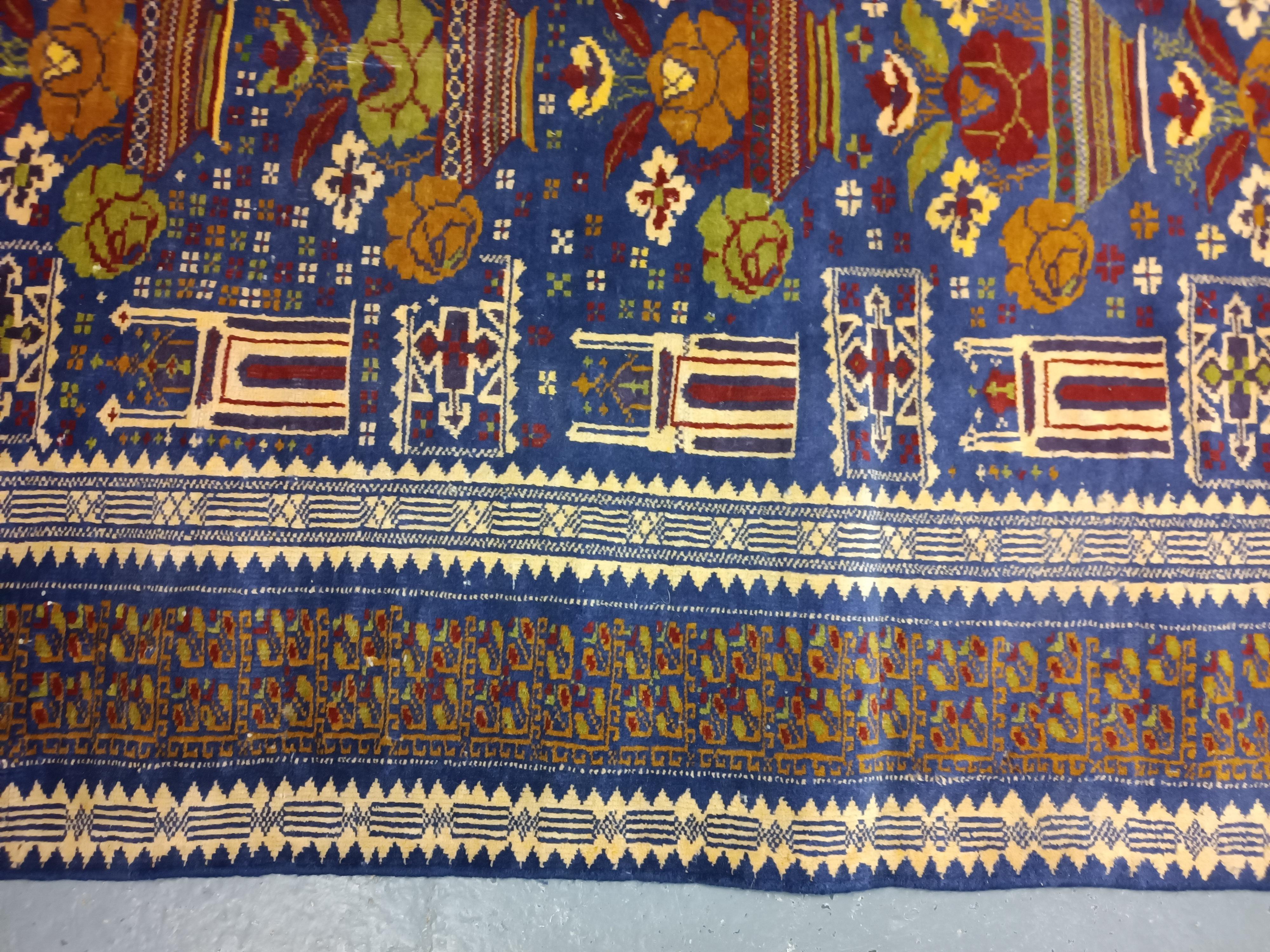 Blauer handgefertigter Balouch-Teppich Balouch-Teppich, persischer rustikaler Vintage-Teppich mit Tiermuster im Angebot 1