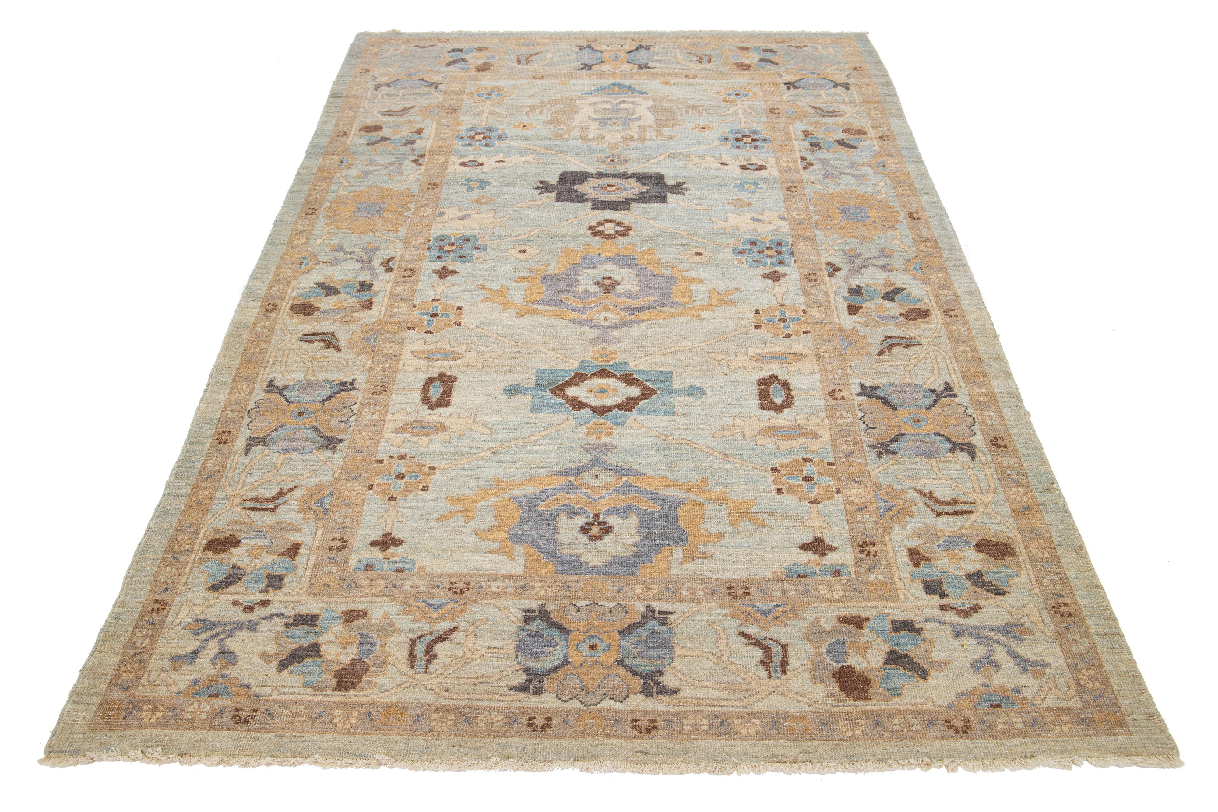 Blauer handgefertigter moderner Sultanabad-Wollteppich mit Blumenmotiv aus Blau im Angebot 1