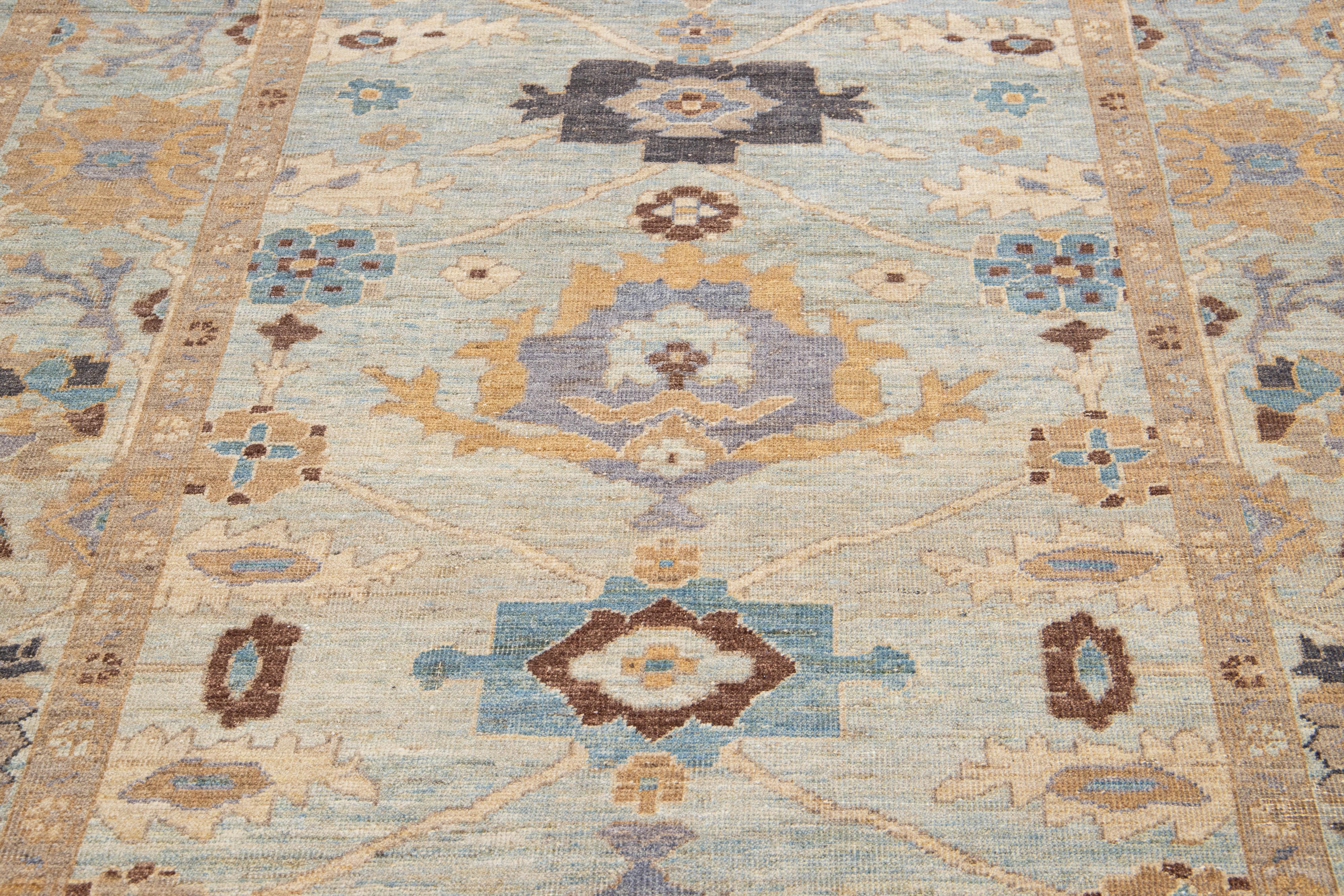 Blauer handgefertigter moderner Sultanabad-Wollteppich mit Blumenmotiv aus Blau im Angebot 2