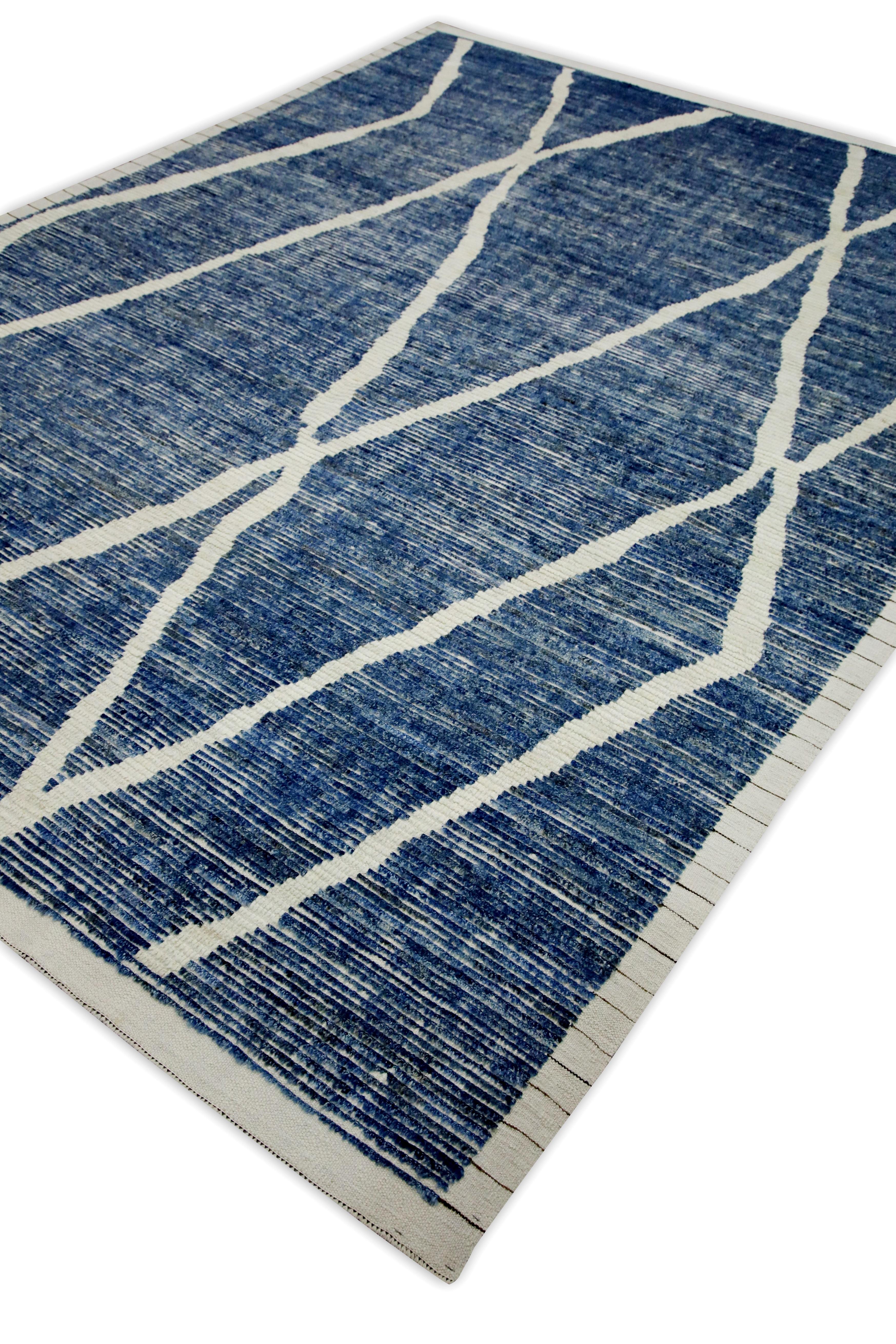 Blauer handgefertigter Tulu-Teppich aus Wolle in geometrischem Design 7'10