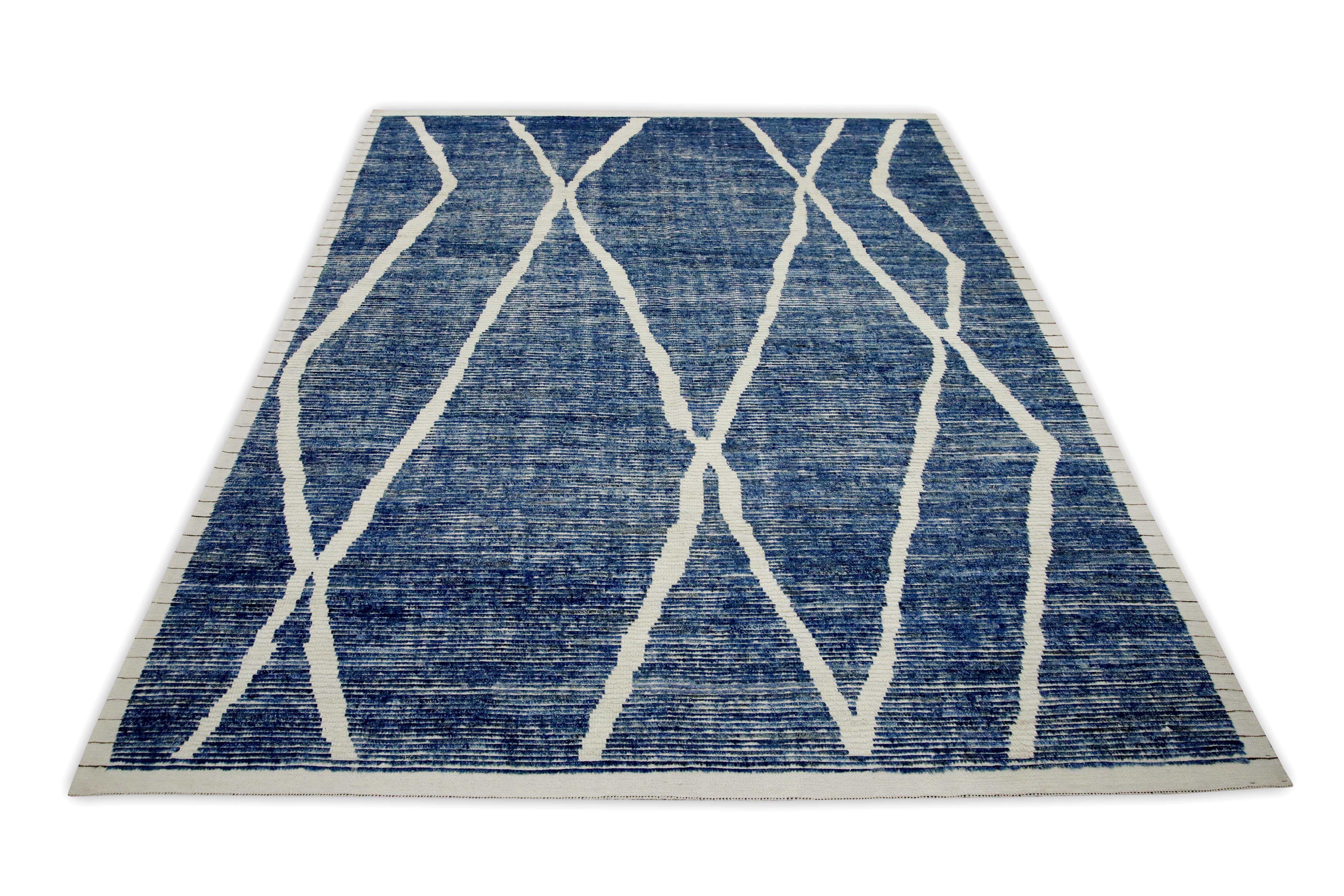 Blauer handgefertigter Tulu-Teppich aus Wolle in geometrischem Design 7'10