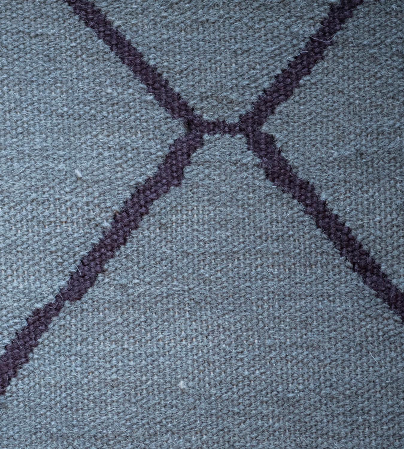 Tapis bleu en laine tissé à la main d'inspiration marocaine à tissage plat en vente 3