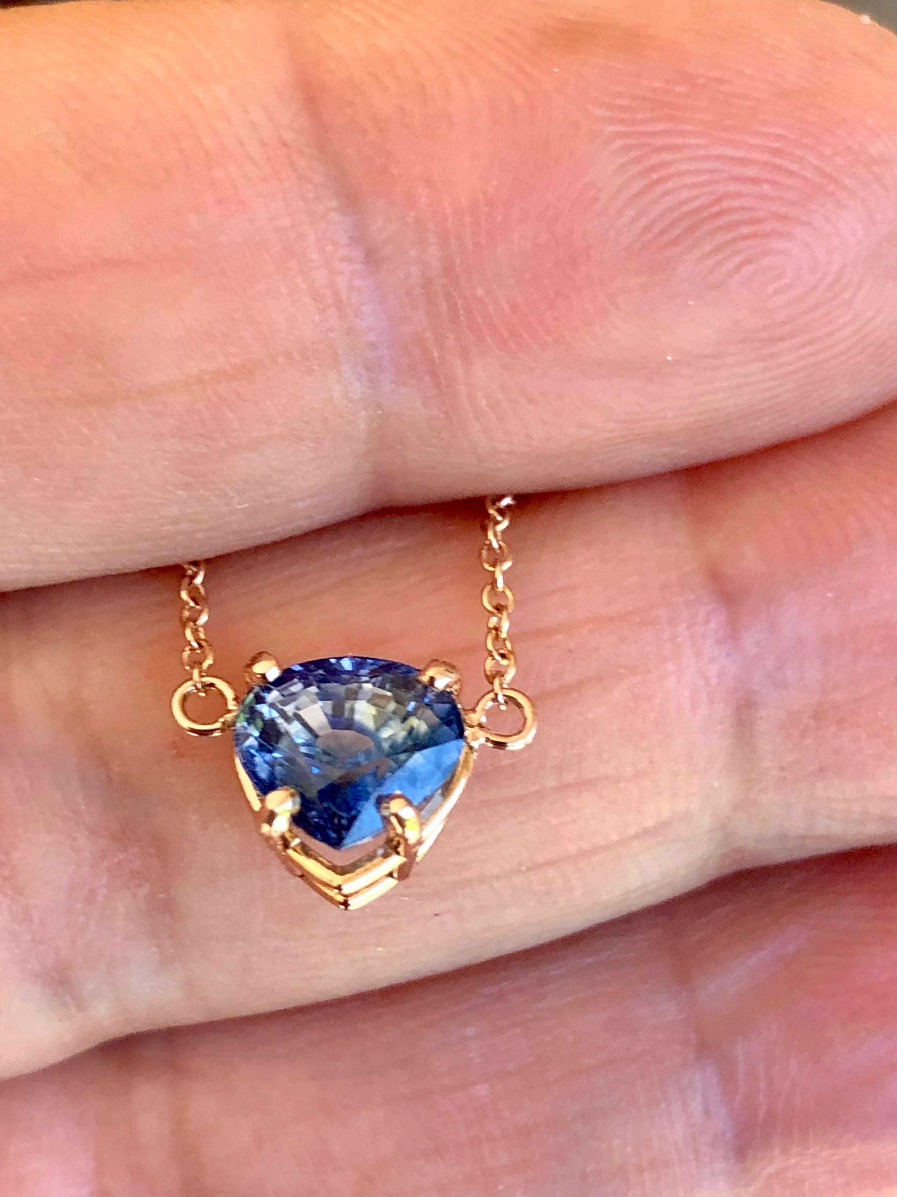 Blue Heart Shape Ceylon Sapphire Pendant Necklace 18k Rose Gold For Sale 4