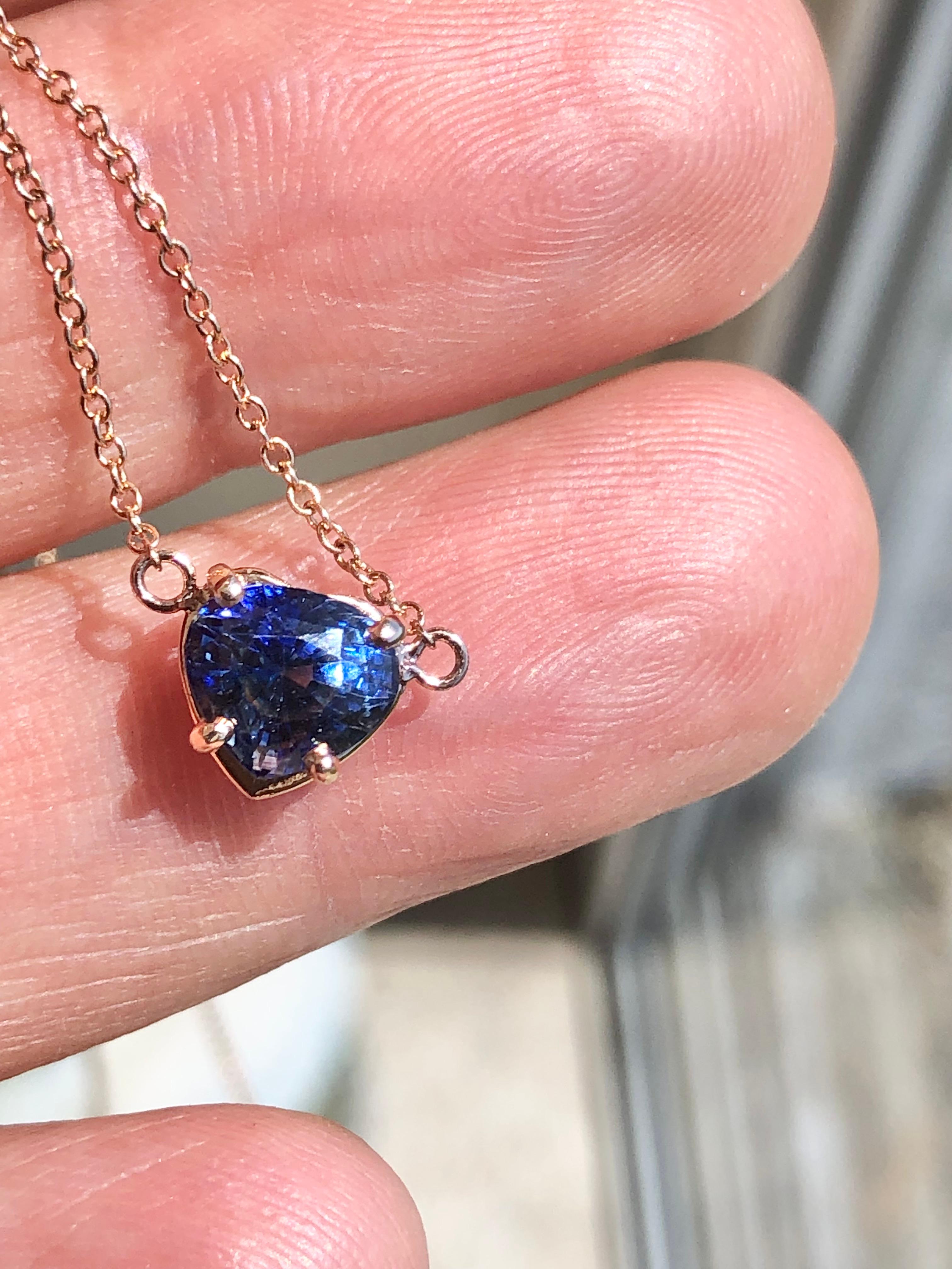 Blue Heart Shape Ceylon Sapphire Pendant Necklace 18k Rose Gold For Sale 5