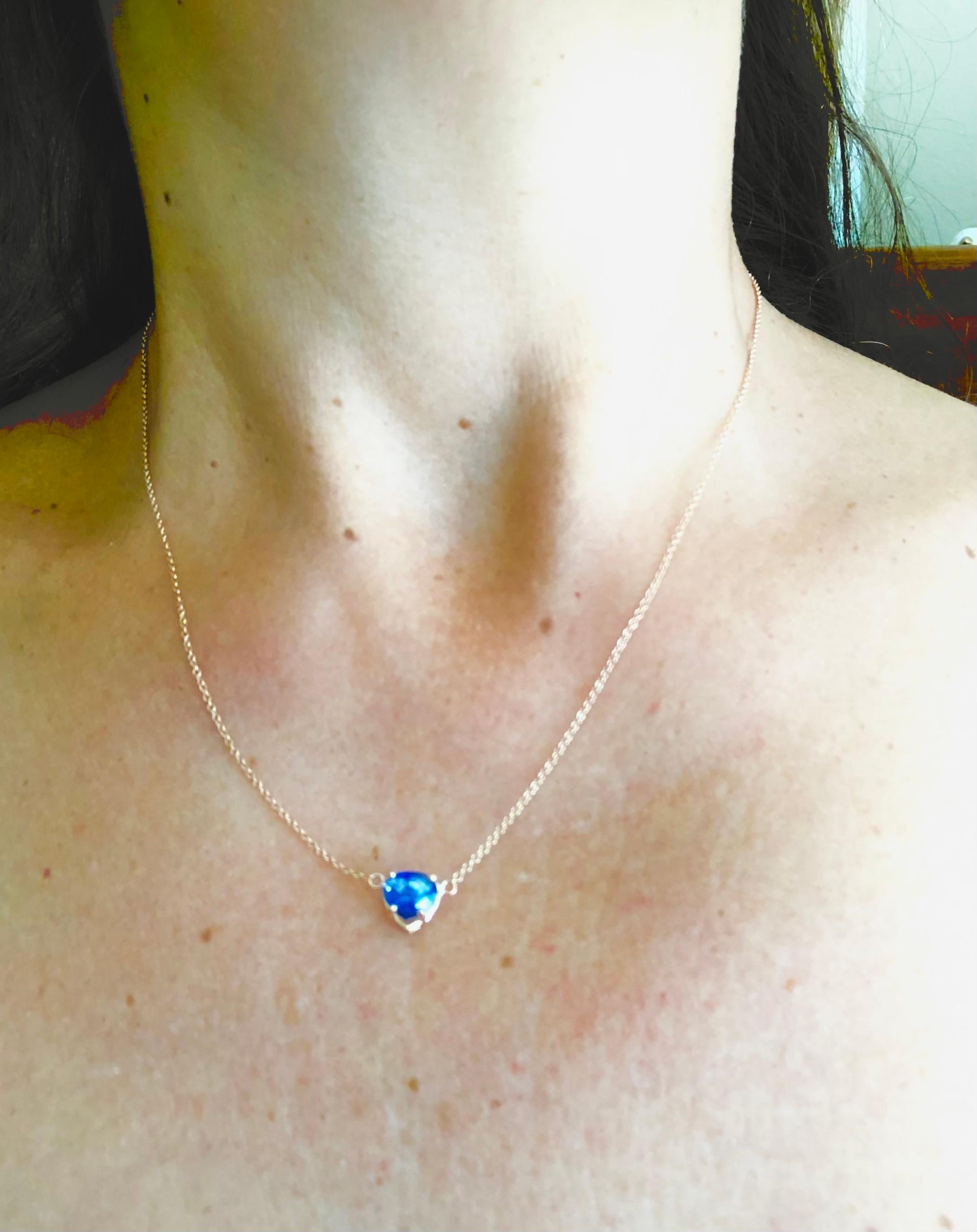 Women's or Men's Blue Heart Shape Ceylon Sapphire Pendant Necklace 18k Rose Gold For Sale