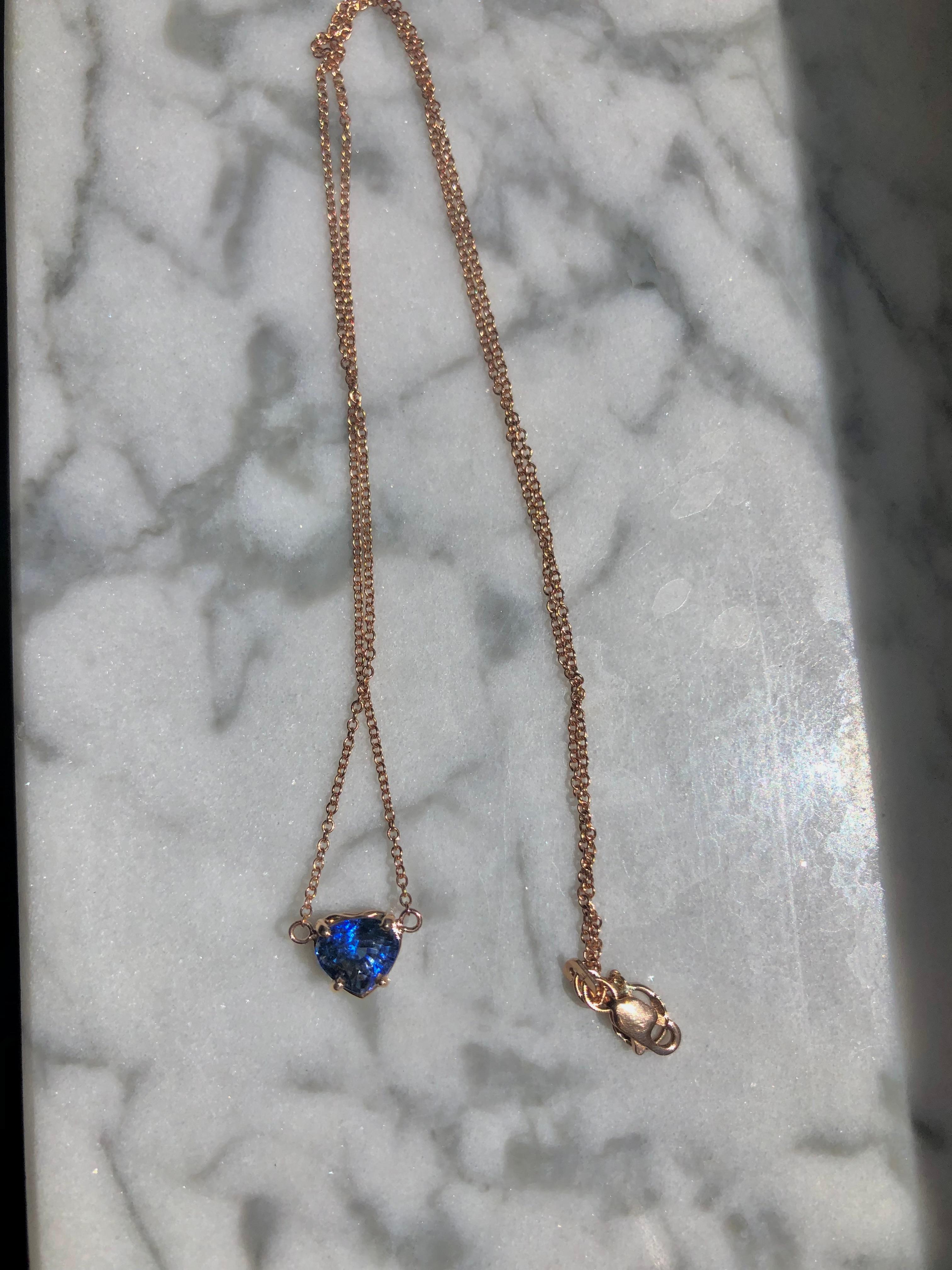 Artisan Blue Heart Shape Ceylon Sapphire Pendant Necklace 18k Rose Gold For Sale
