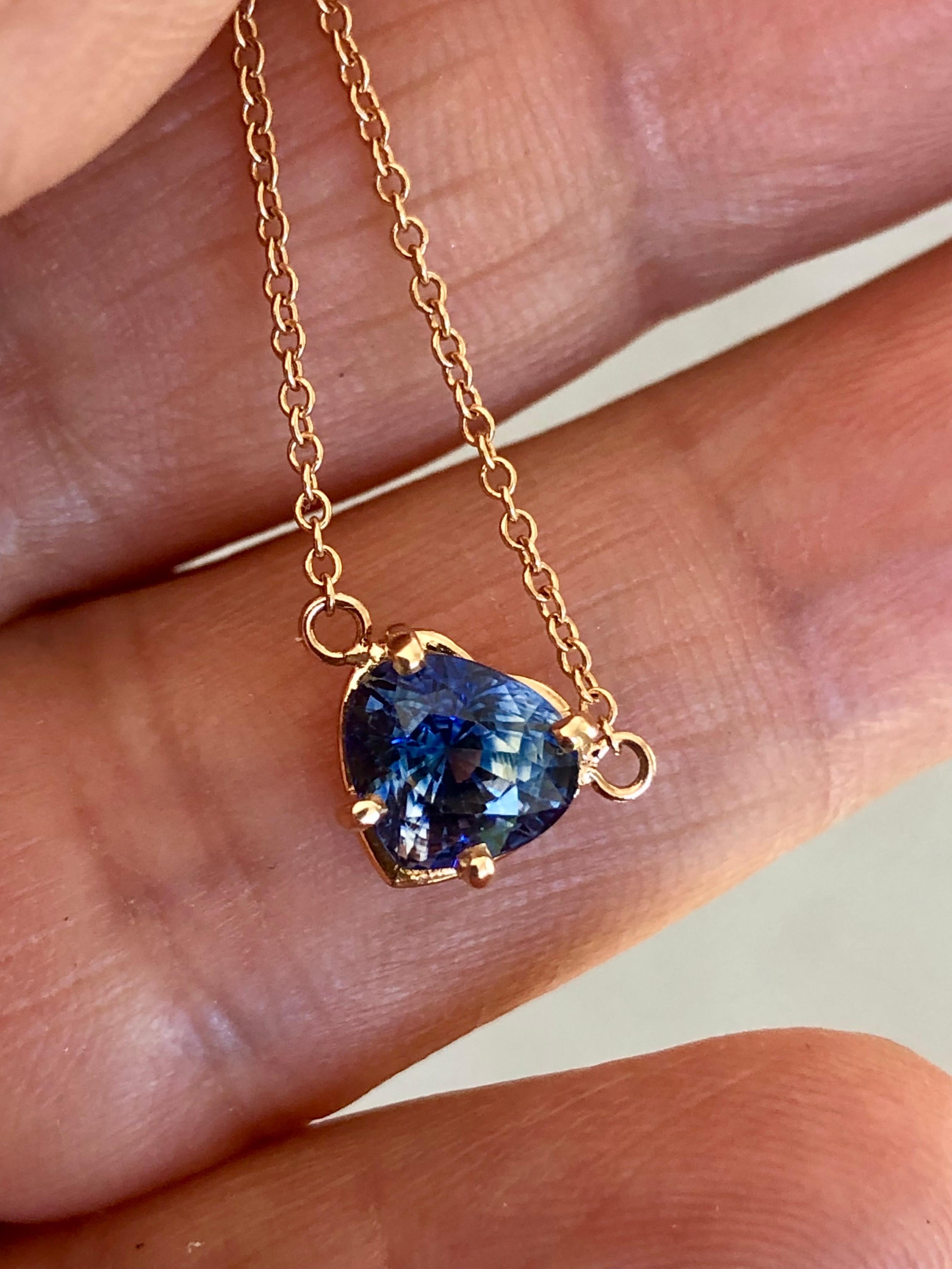 Blue Heart Shape Ceylon Sapphire Pendant Necklace 18k Rose Gold For Sale 1