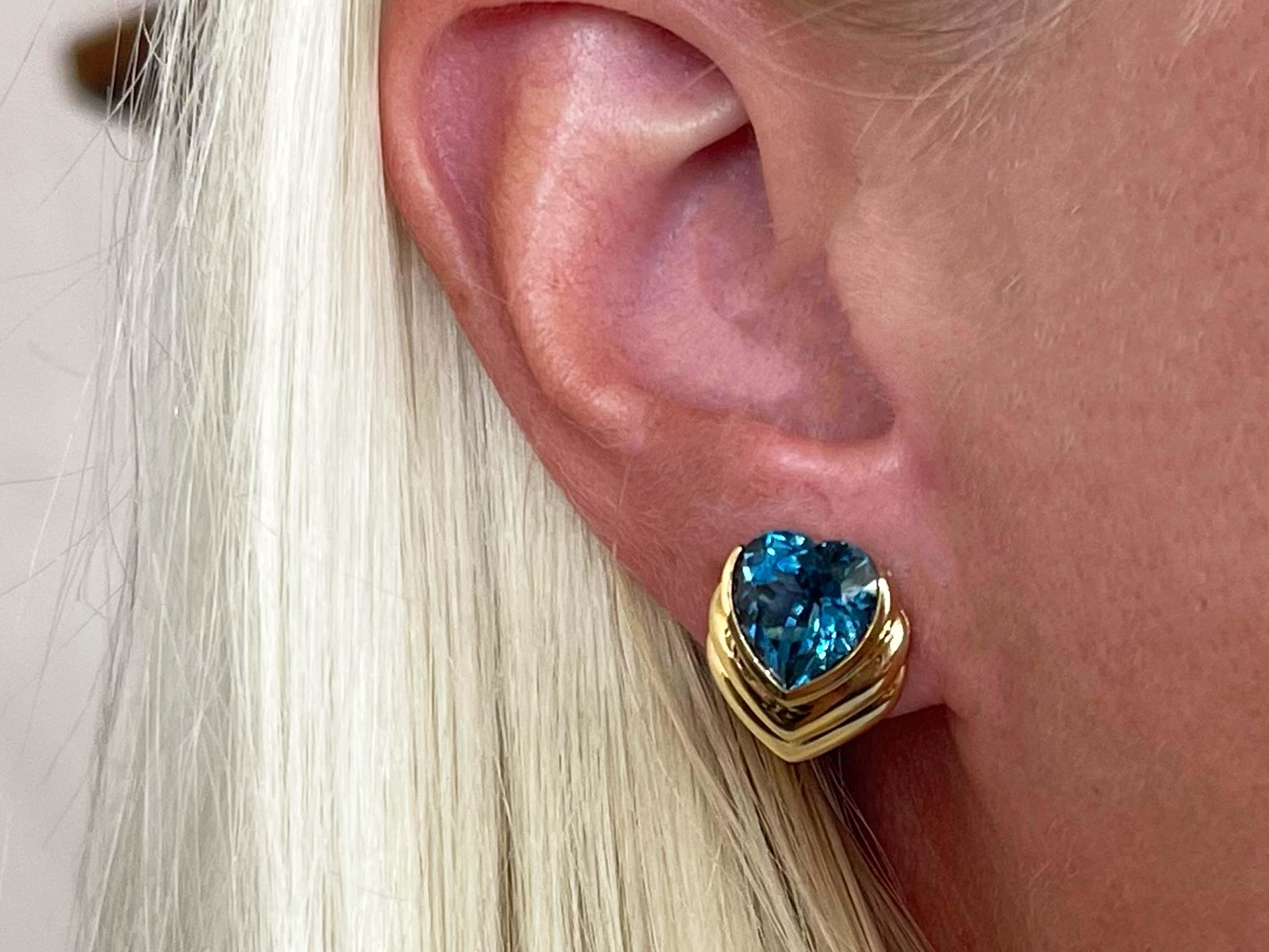 Earrings Specifications:

Metal: 18K Yellow Gold

Total Weight: 10.3 Grams

Gemstone: Blue Topaz

Topaz Measurements: 10.88 x 10.6 x 6.7 mm 

Earring Measurements: 16 mm x 14 mm

Stamped: 