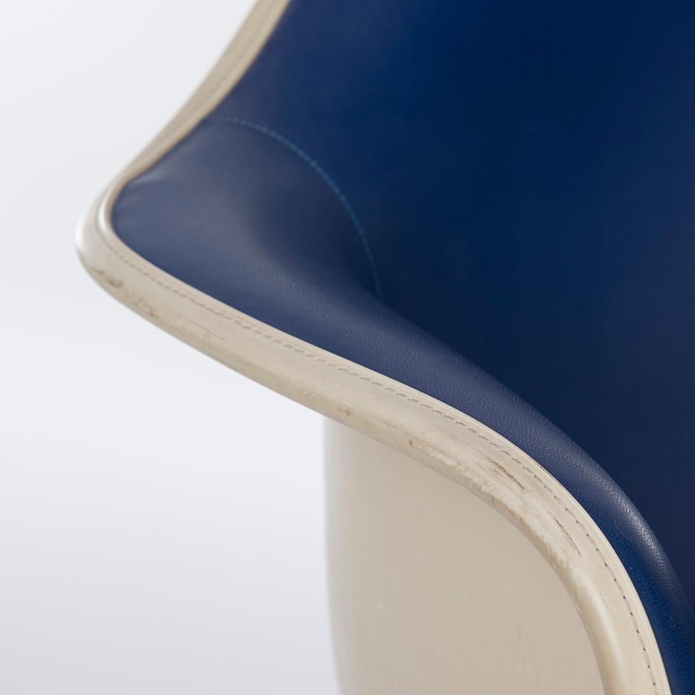 Blue Herman Miller Eames RAR Rocking Arm Shell Chair In Good Condition For Sale In Loughborough, Leicester