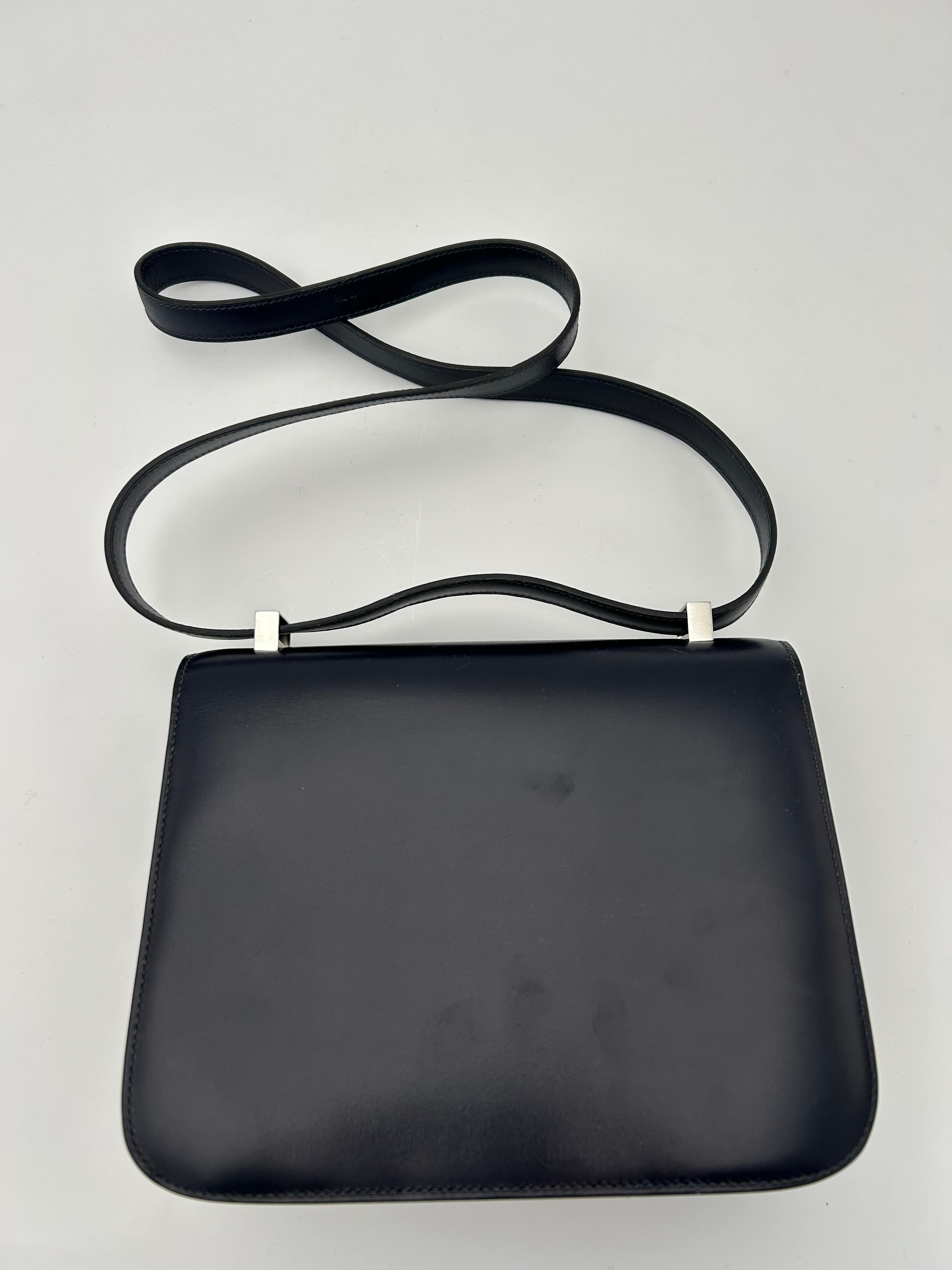Nero Hermes Constance blu in vendita