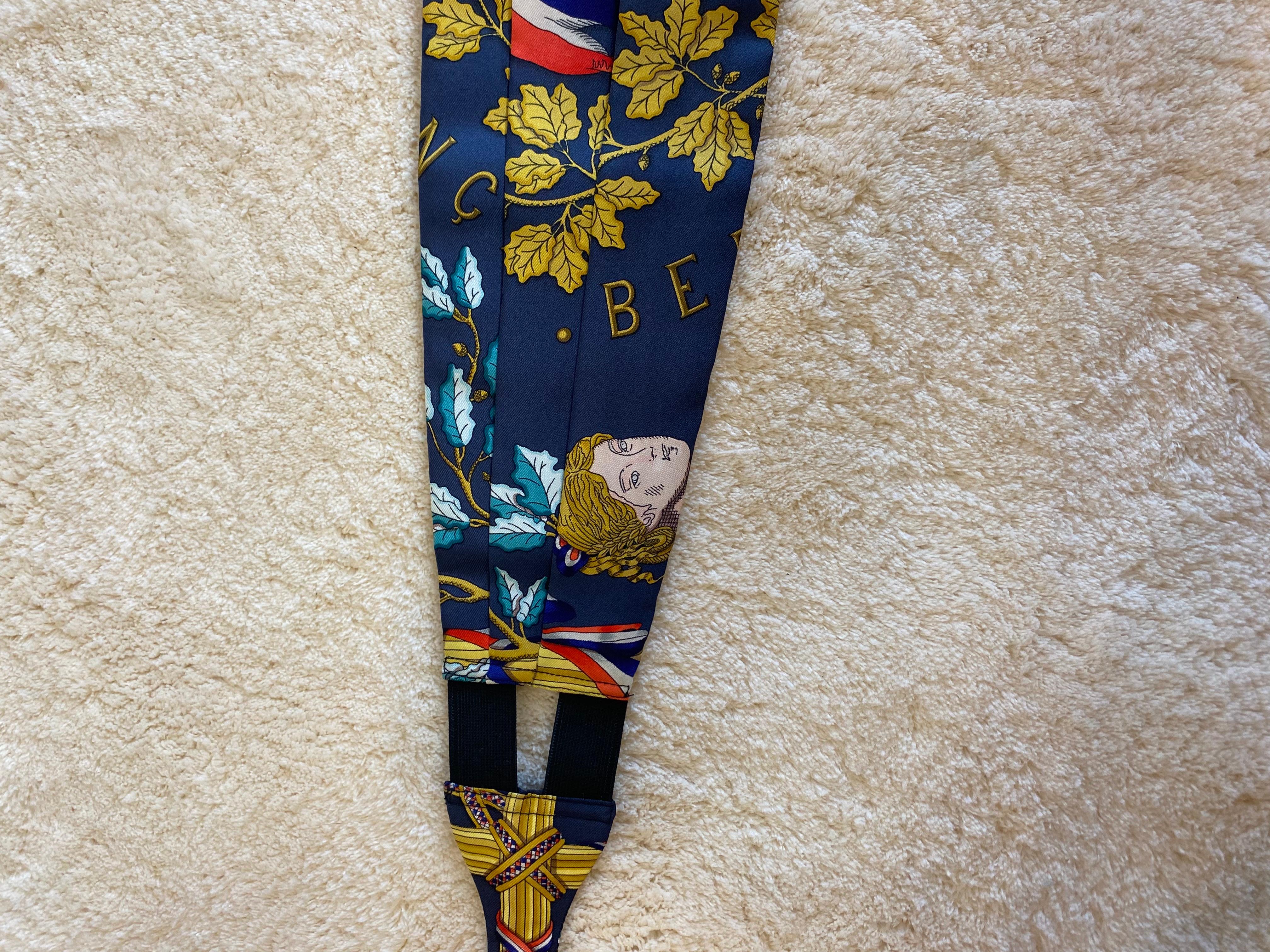 Blue Hermès-Paris patterned belt. In Excellent Condition For Sale In Carnate, IT