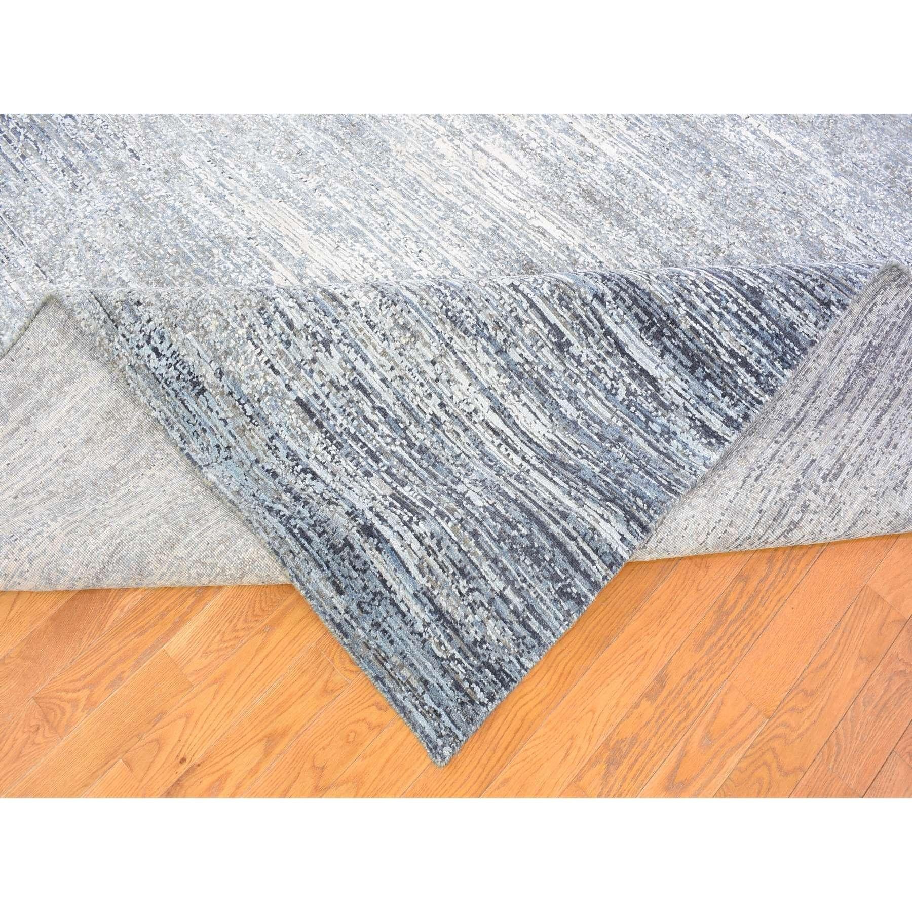 Blauer handgeknüpfter Teppich aus Wolle und reiner Seide mit horizontalem Ombre-Design 10'0