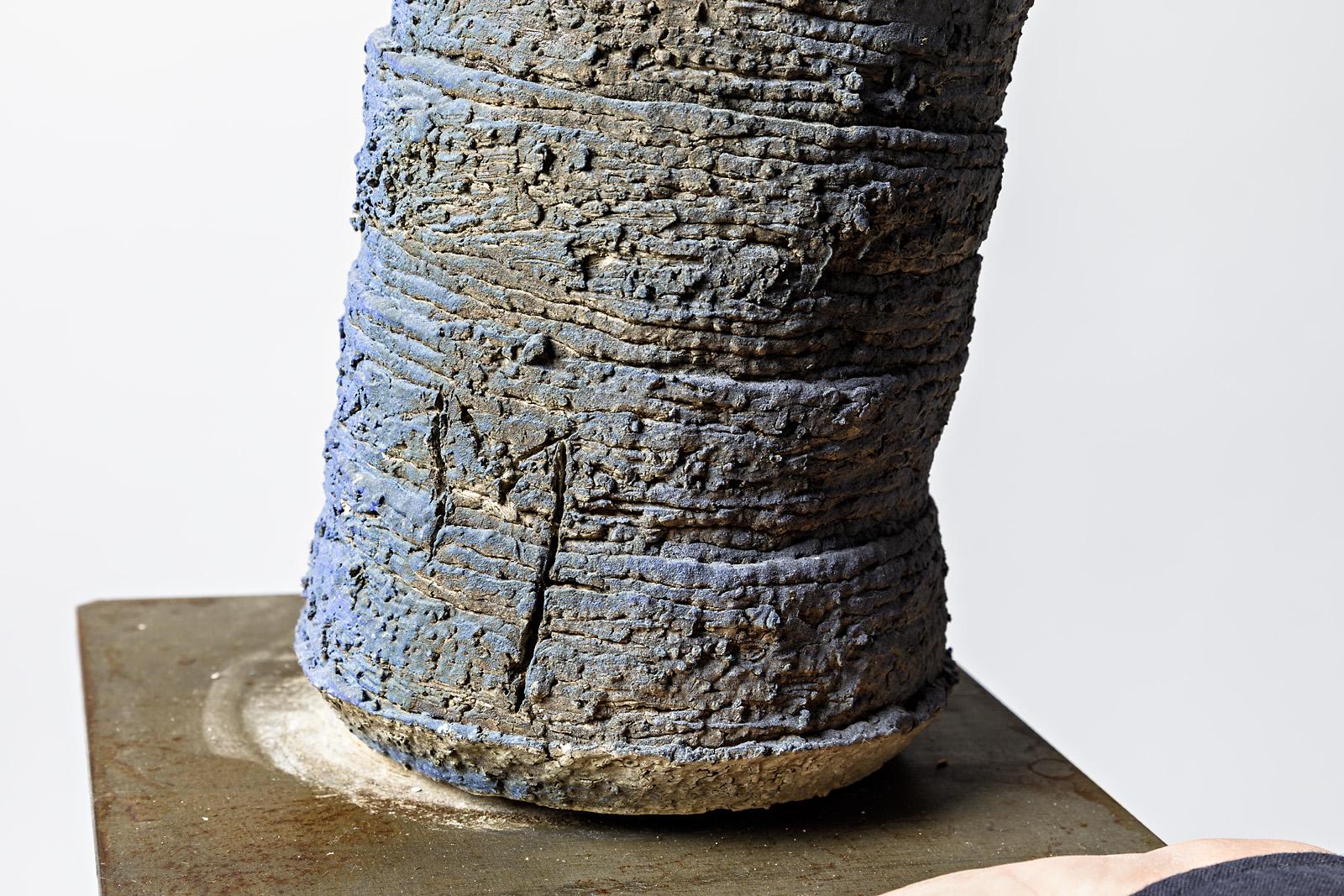 Importante escultura de cerámica abstracta azul de F. Michel Diseño decorativo de jardín en venta 1
