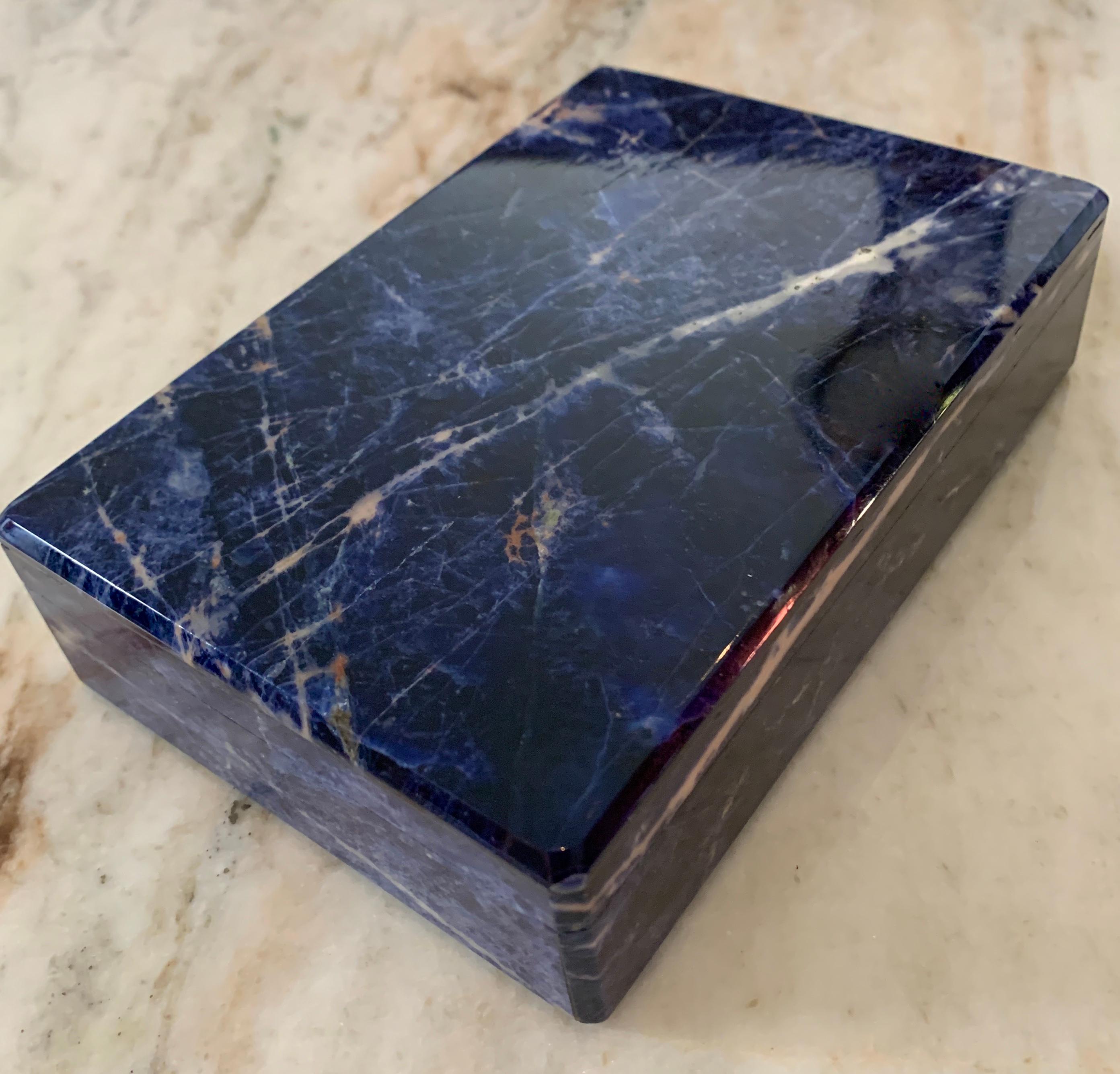 Boîte à couvercle lapis-lazuli indien bleu en vente 3