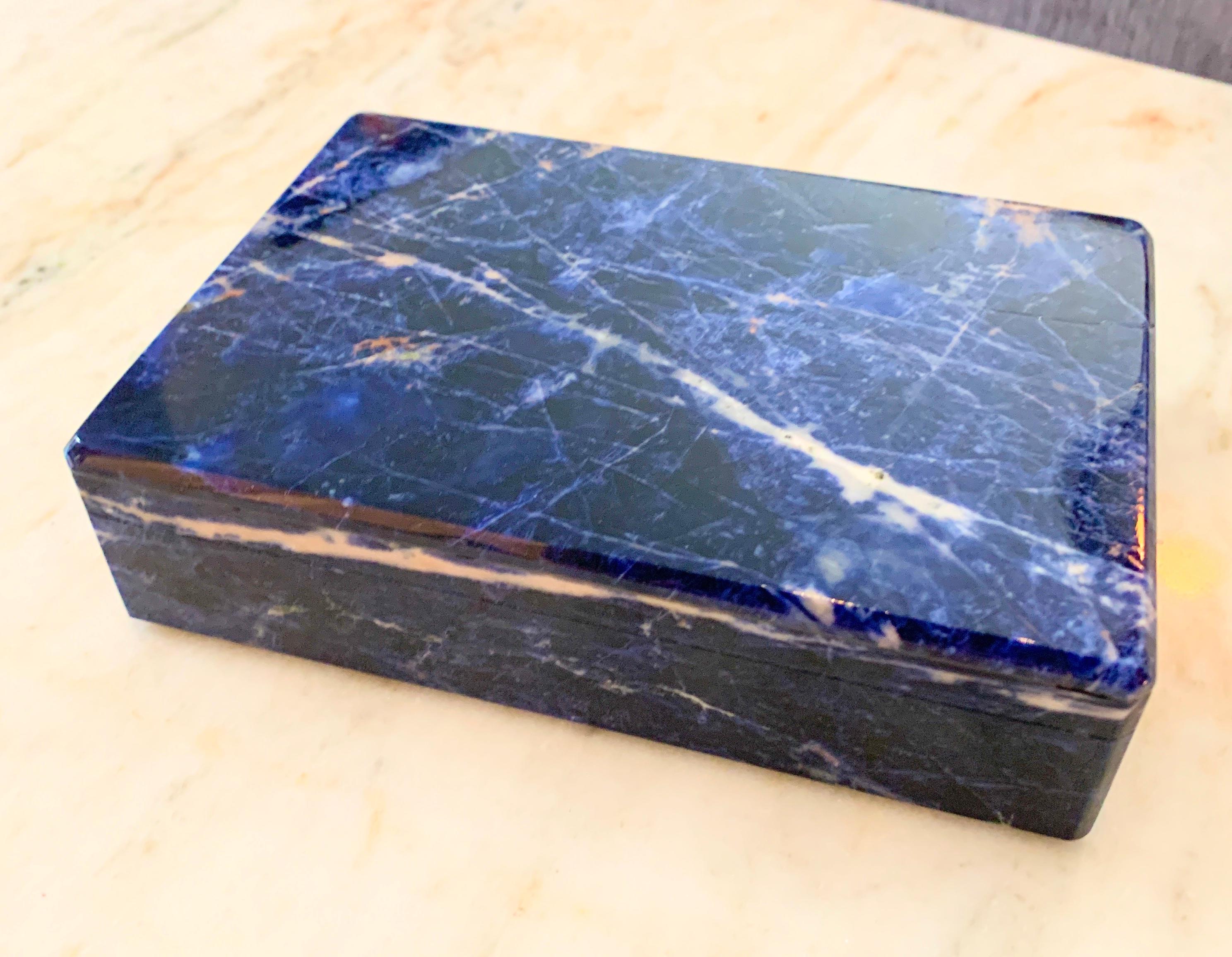Boîte à couvercle lapis-lazuli indien bleu en vente 5