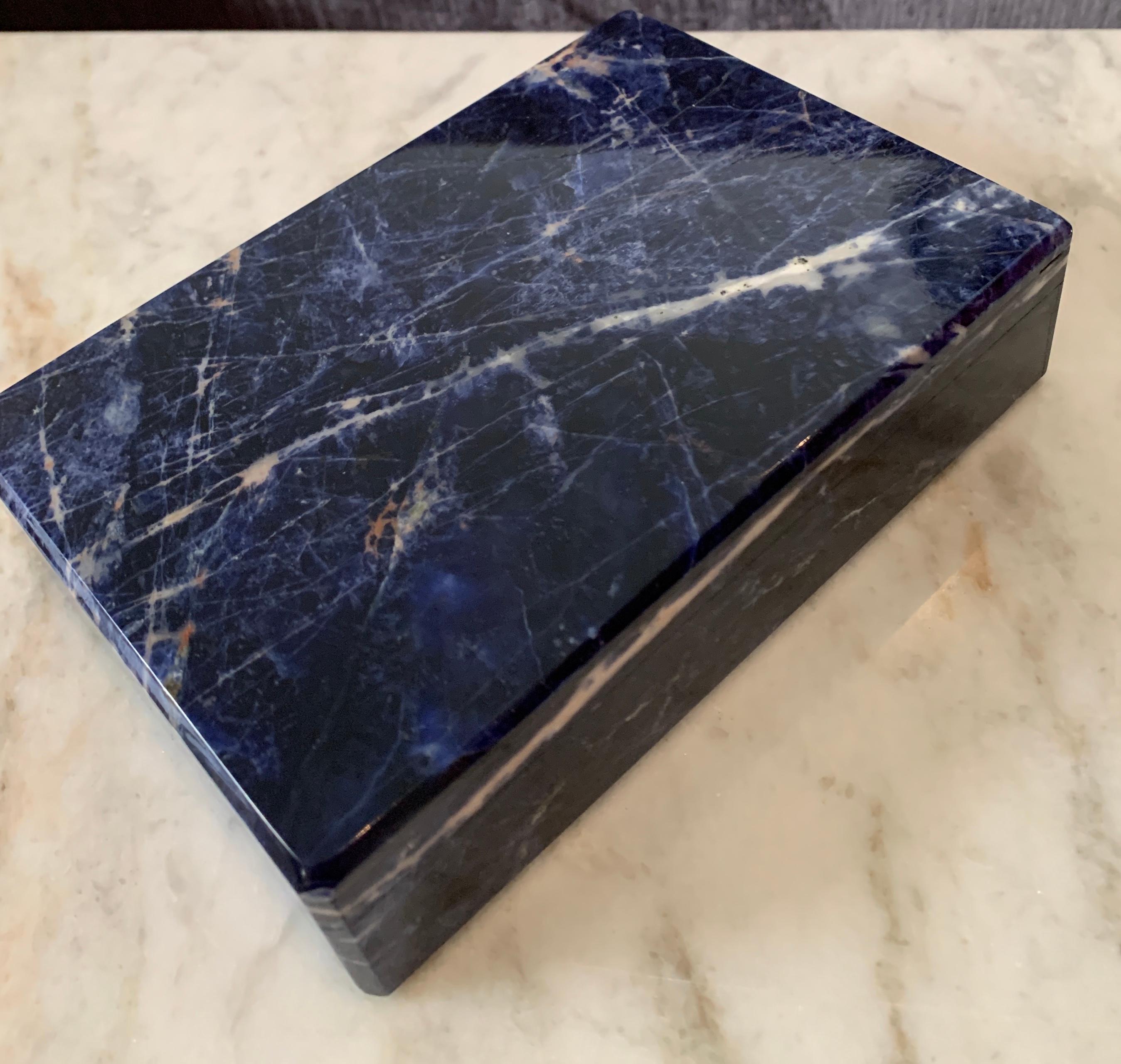 Blue Indian Lapis Lazuli Lidded Box In Good Condition For Sale In Los Angeles, CA